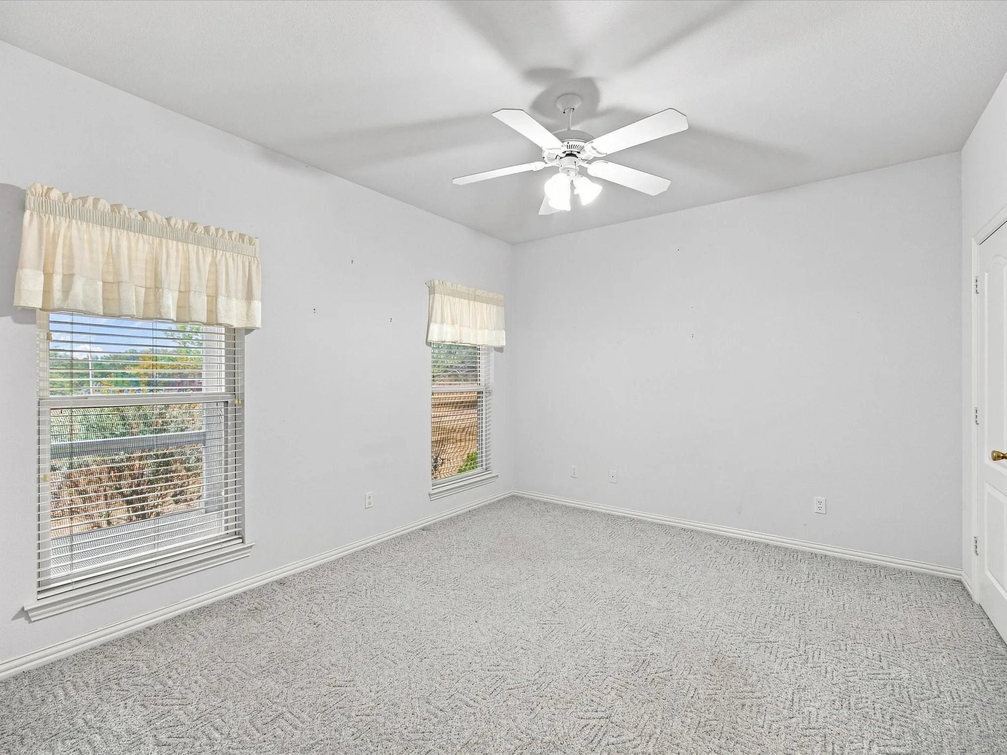Single Family Residence For Sale in Wise County , 401 Faith Trail, Paradise, Texas 76073, 4 Bedroom, 3 Bathroom, 2 Garage spaces, 2,387 Sqft, built in 1998, mls#21381398, Real Estate Agent in Paradise, Homes For Sale in Wise county, Homes For Sale in Paradise, Realtor in Paradise Texas, Real Estate Brokerage Independent Realty Texas, Luminita Cordes Realtor