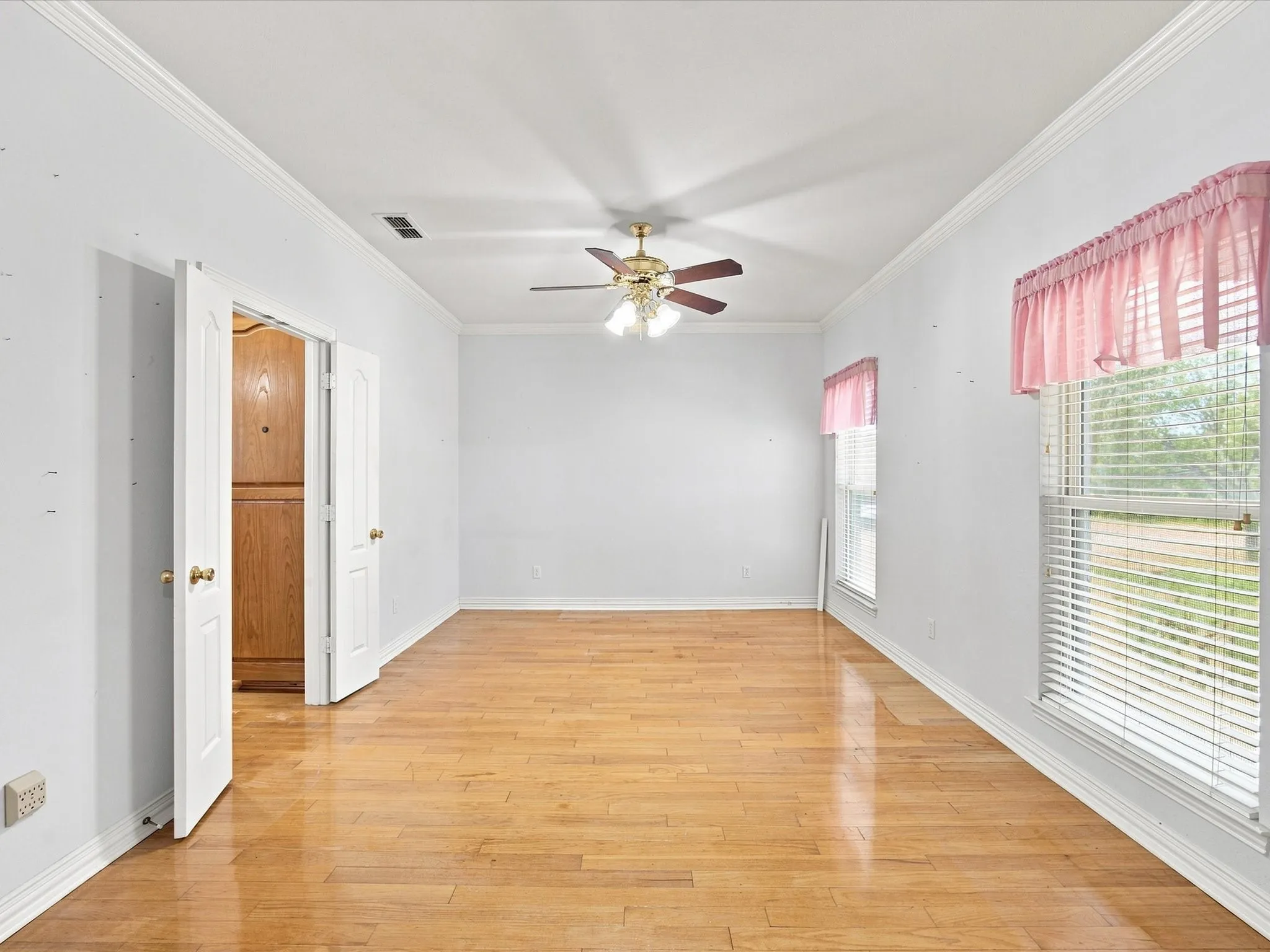 Single Family Residence For Sale in Wise County , 401 Faith Trail, Paradise, Texas 76073, 4 Bedroom, 3 Bathroom, 2 Garage spaces, 2,387 Sqft, built in 1998, mls#21381398, Real Estate Agent in Paradise, Homes For Sale in Wise county, Homes For Sale in Paradise, Realtor in Paradise Texas, Real Estate Brokerage Independent Realty Texas, Luminita Cordes Realtor
