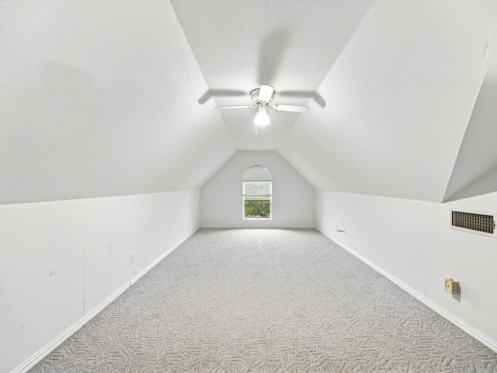 Single Family Residence For Sale in Wise County , 401 Faith Trail, Paradise, Texas 76073, 4 Bedroom, 3 Bathroom, 2 Garage spaces, 2,387 Sqft, built in 1998, mls#21381398, Real Estate Agent in Paradise, Homes For Sale in Wise county, Homes For Sale in Paradise, Realtor in Paradise Texas, Real Estate Brokerage Independent Realty Texas, Luminita Cordes Realtor