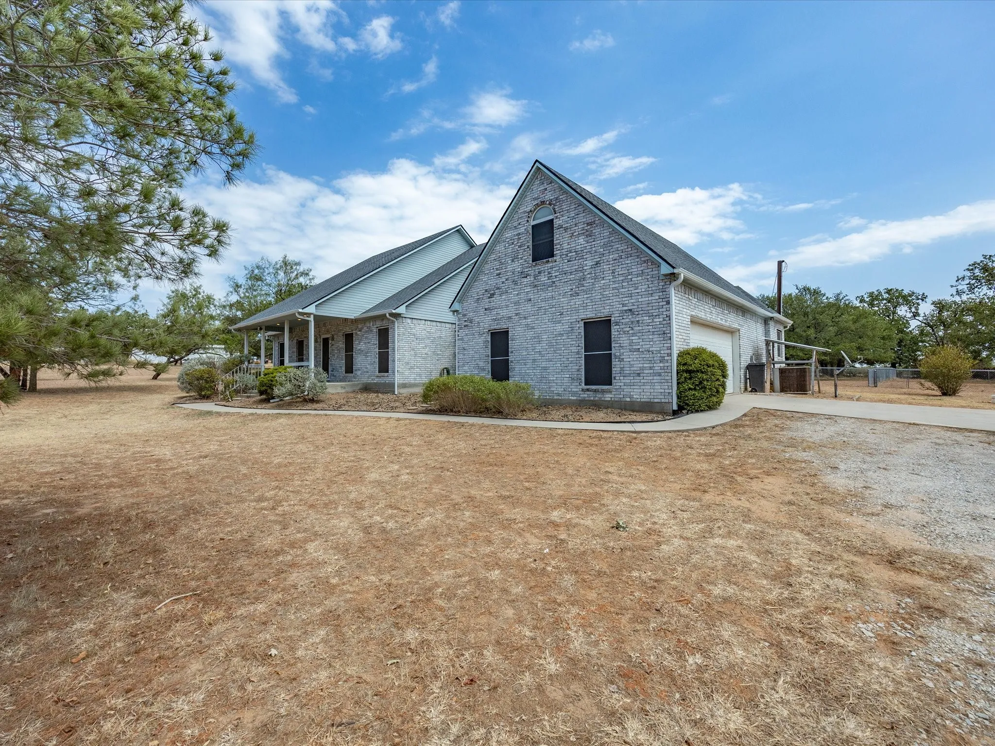 Single Family Residence For Sale in Wise County , 401 Faith Trail, Paradise, Texas 76073, 4 Bedroom, 3 Bathroom, 2 Garage spaces, 2,387 Sqft, built in 1998, mls#21381398, Real Estate Agent in Paradise, Homes For Sale in Wise county, Homes For Sale in Paradise, Realtor in Paradise Texas, Real Estate Brokerage Independent Realty Texas, Luminita Cordes Realtor