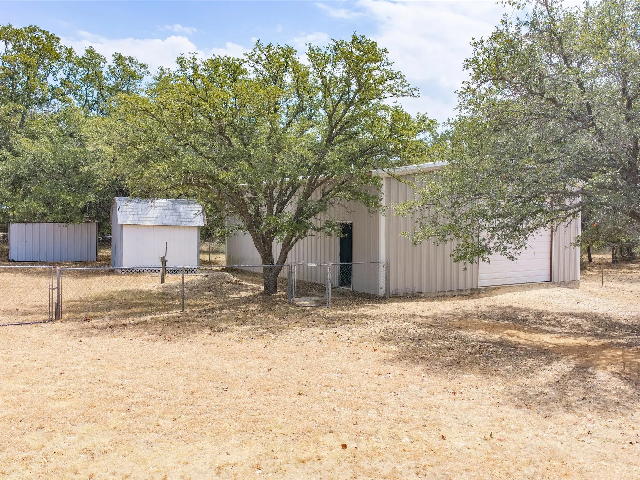 Single Family Residence For Sale in Wise County , 401 Faith Trail, Paradise, Texas 76073, 4 Bedroom, 3 Bathroom, 2 Garage spaces, 2,387 Sqft, built in 1998, mls#21381398, Real Estate Agent in Paradise, Homes For Sale in Wise county, Homes For Sale in Paradise, Realtor in Paradise Texas, Real Estate Brokerage Independent Realty Texas, Luminita Cordes Realtor