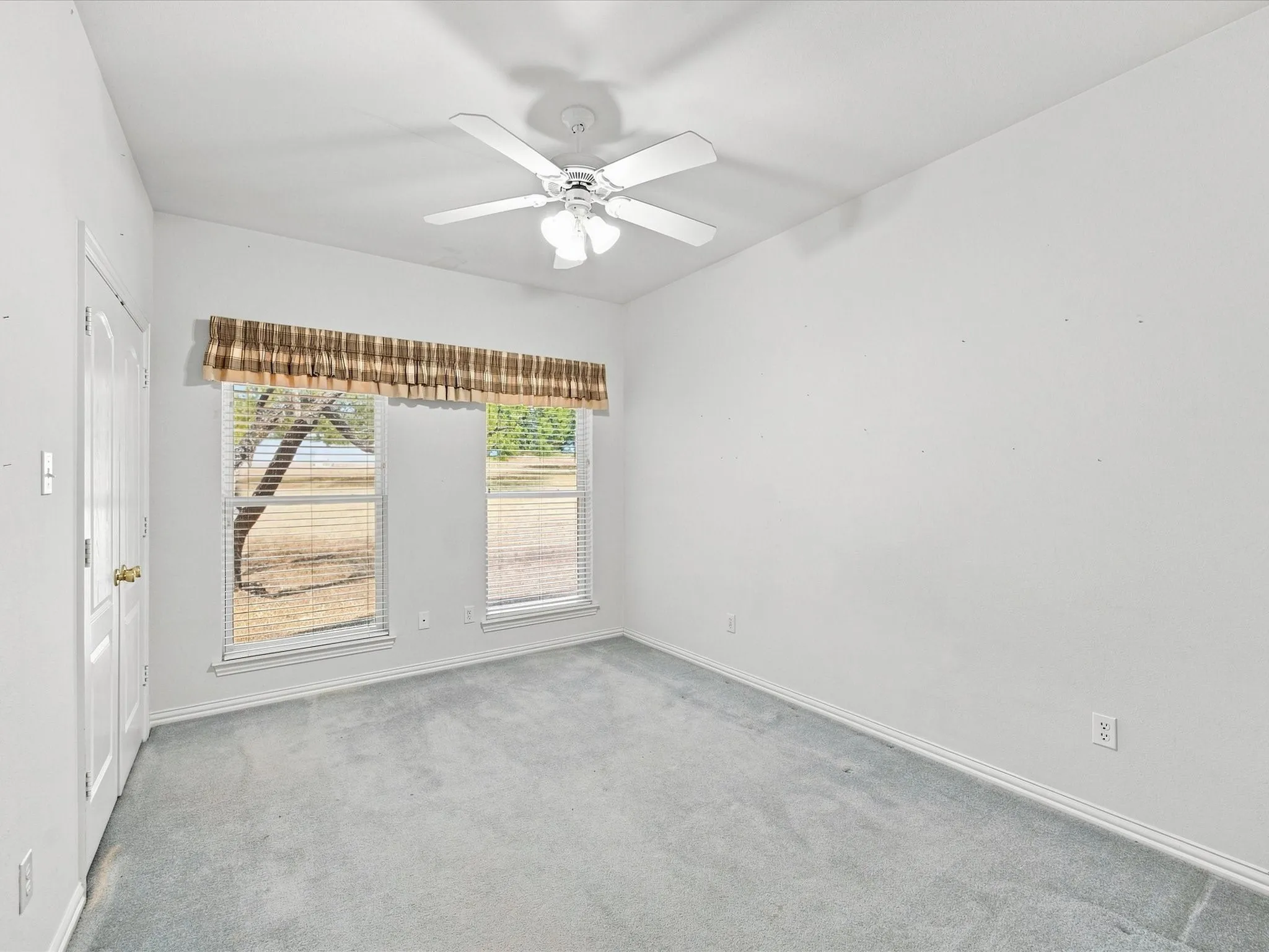 Single Family Residence For Sale in Wise County , 401 Faith Trail, Paradise, Texas 76073, 4 Bedroom, 3 Bathroom, 2 Garage spaces, 2,387 Sqft, built in 1998, mls#21381398, Real Estate Agent in Paradise, Homes For Sale in Wise county, Homes For Sale in Paradise, Realtor in Paradise Texas, Real Estate Brokerage Independent Realty Texas, Luminita Cordes Realtor