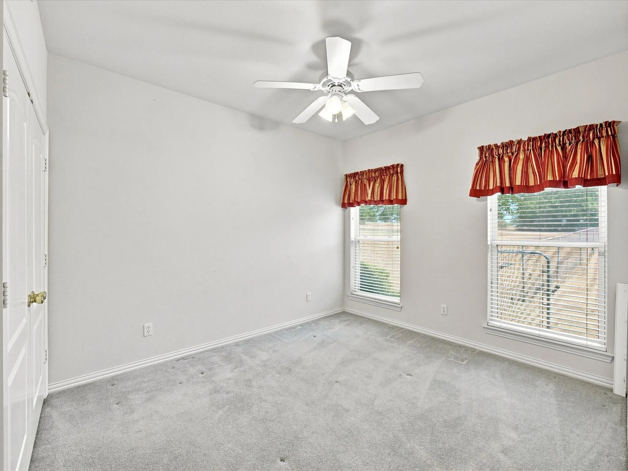 Single Family Residence For Sale in Wise County , 401 Faith Trail, Paradise, Texas 76073, 4 Bedroom, 3 Bathroom, 2 Garage spaces, 2,387 Sqft, built in 1998, mls#21381398, Real Estate Agent in Paradise, Homes For Sale in Wise county, Homes For Sale in Paradise, Realtor in Paradise Texas, Real Estate Brokerage Independent Realty Texas, Luminita Cordes Realtor