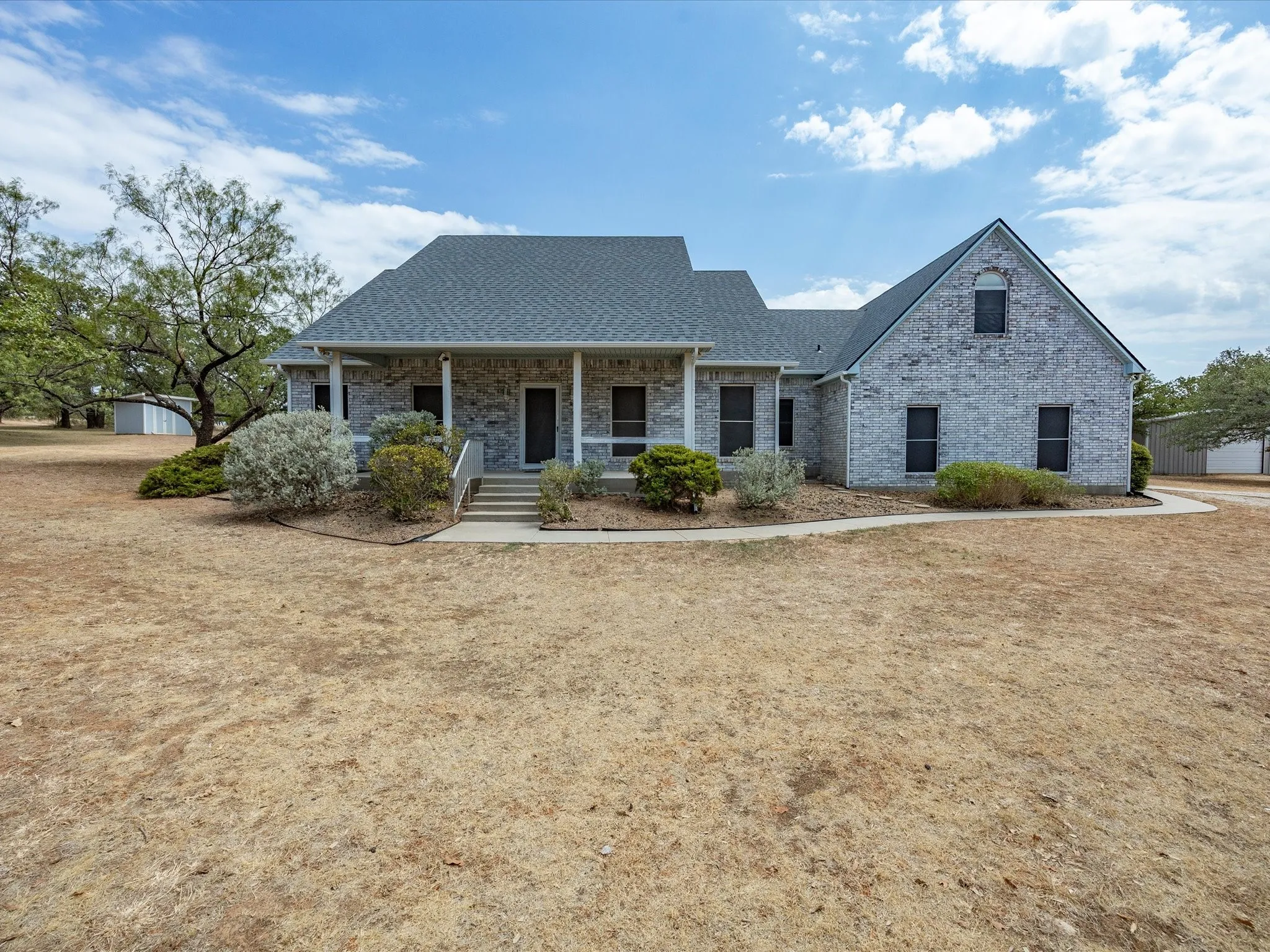 Single Family Residence For Sale in Wise County , 401 Faith Trail, Paradise, Texas 76073, 4 Bedroom, 3 Bathroom, 2 Garage spaces, 2,387 Sqft, built in 1998, mls#21381398, Real Estate Agent in Paradise, Homes For Sale in Wise county, Homes For Sale in Paradise, Realtor in Paradise Texas, Real Estate Brokerage Independent Realty Texas, Luminita Cordes Realtor