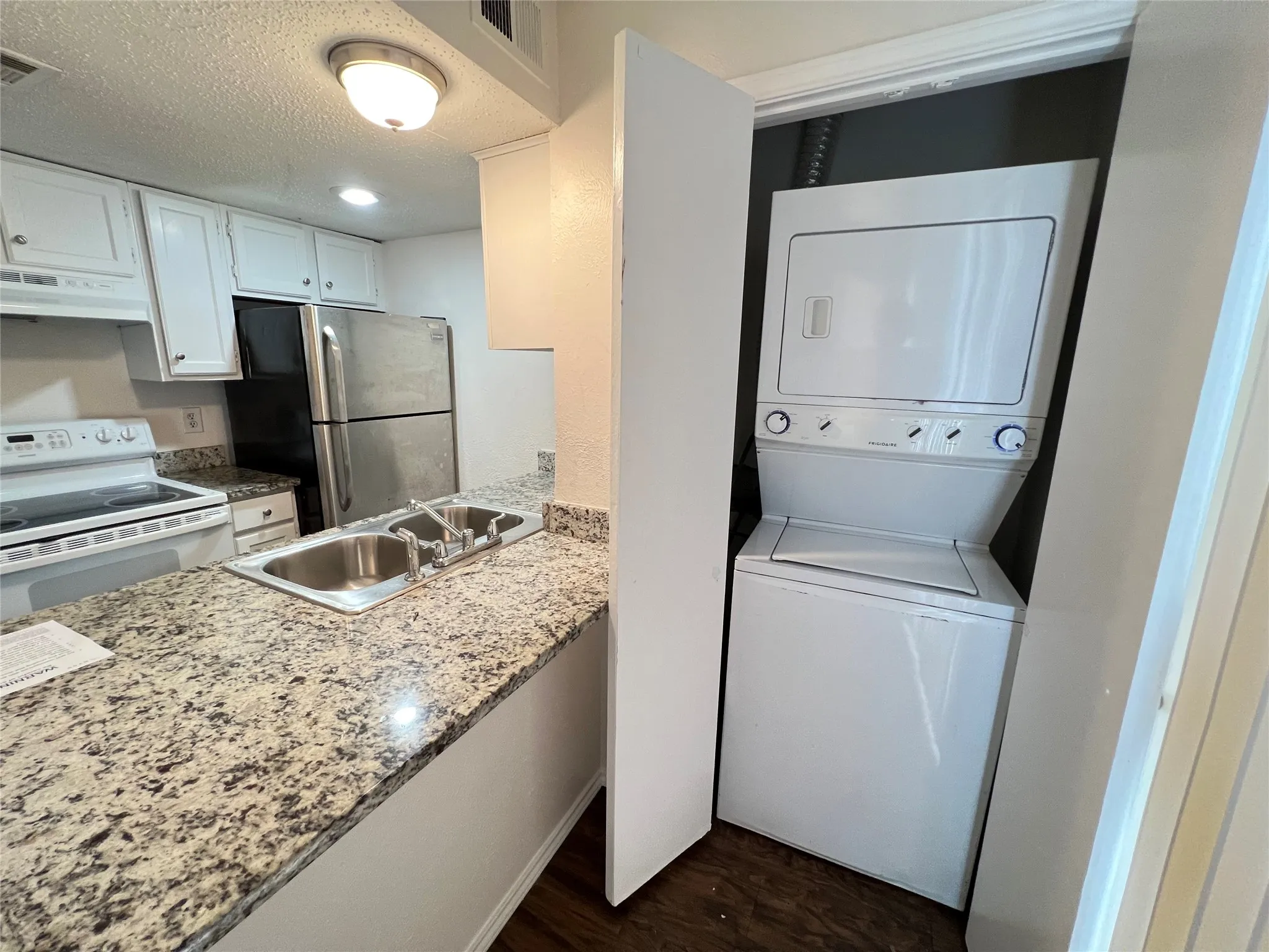 Condominium For Rent in Dallas County , 9520 Royal Lane 324, Dallas, Texas 75243, 1 Bedroom, 1 Bathroom, Garage spaces, 433 Sqft, built in 1983, mls#21381421, Real Estate Agent in Dallas, Homes For Rent in Dallas county, Homes For Rent in Dallas, Realtor in Dallas Texas, Real Estate Brokerage Independent Realty Texas, Luminita Cordes Realtor