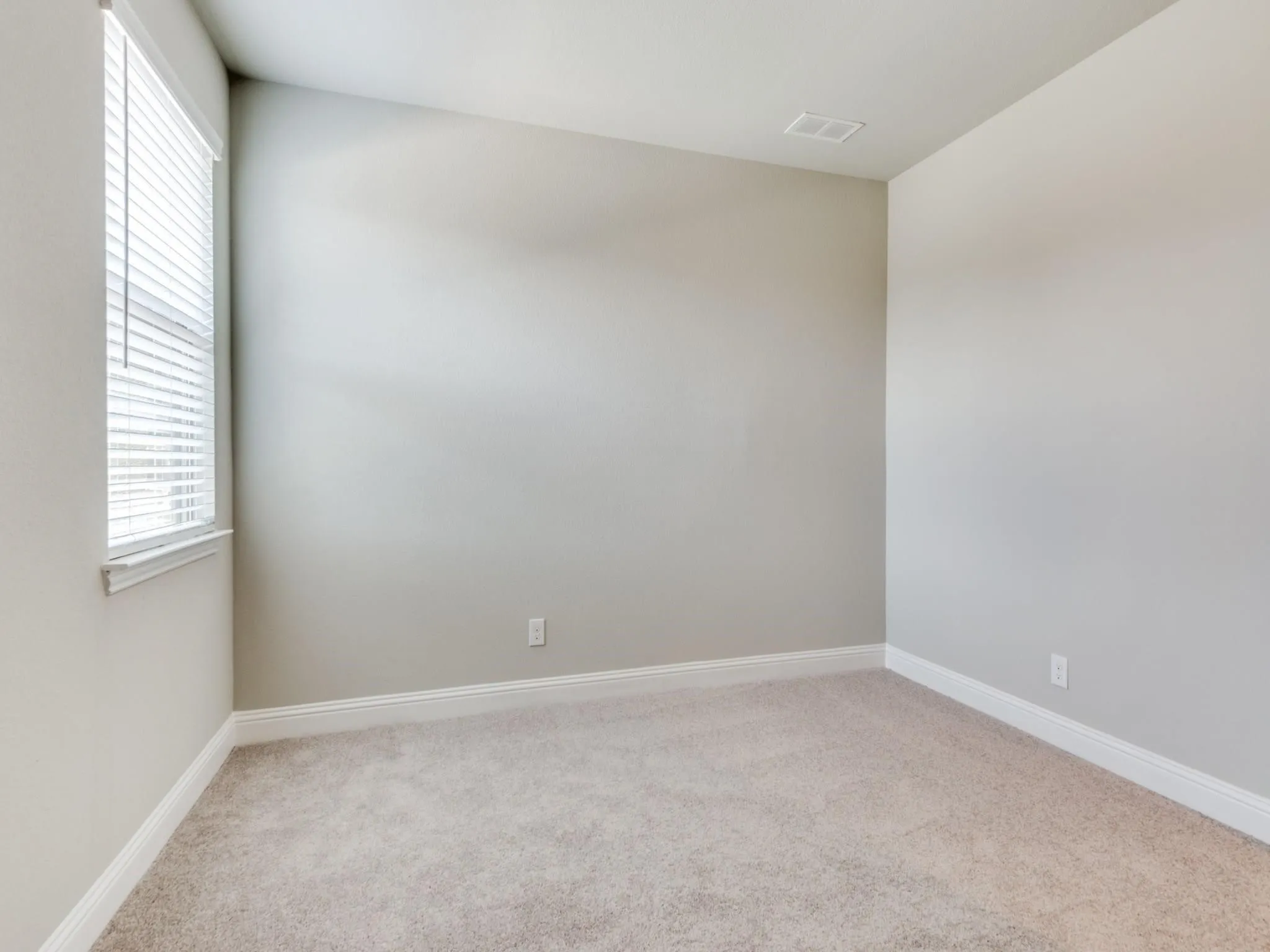 Townhouse For Rent in Denton County , 1036 Foxglove Drive, Carrollton, Texas 75007, 3 Bedroom, 3 Bathroom, 2 Garage spaces, 1,835 Sqft, built in 2018, mls#21379963, Real Estate Agent in Carrollton, Homes For Rent in Denton county, Homes For Rent in Carrollton, Realtor in Carrollton Texas, Real Estate Brokerage Independent Realty Texas, Luminita Cordes Realtor