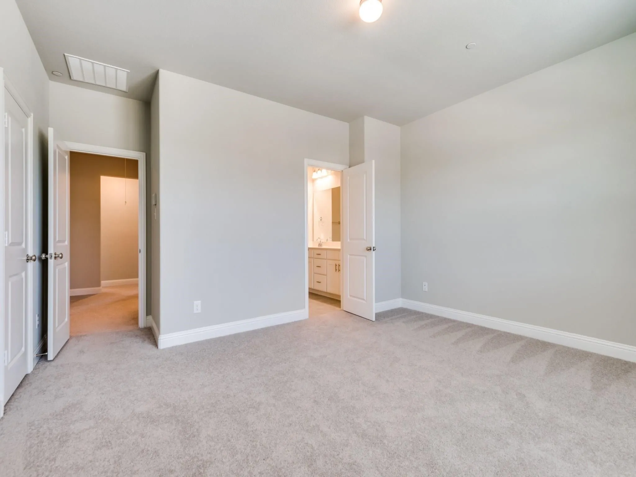 Townhouse For Rent in Denton County , 1036 Foxglove Drive, Carrollton, Texas 75007, 3 Bedroom, 3 Bathroom, 2 Garage spaces, 1,835 Sqft, built in 2018, mls#21379963, Real Estate Agent in Carrollton, Homes For Rent in Denton county, Homes For Rent in Carrollton, Realtor in Carrollton Texas, Real Estate Brokerage Independent Realty Texas, Luminita Cordes Realtor