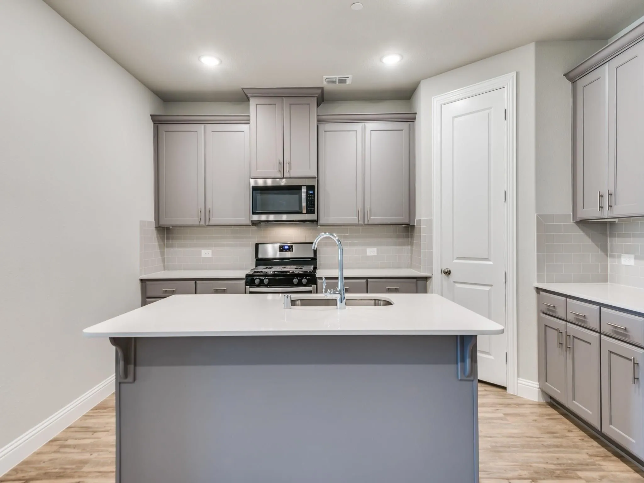 Townhouse For Rent in Denton County , 1036 Foxglove Drive, Carrollton, Texas 75007, 3 Bedroom, 3 Bathroom, 2 Garage spaces, 1,835 Sqft, built in 2018, mls#21379963, Real Estate Agent in Carrollton, Homes For Rent in Denton county, Homes For Rent in Carrollton, Realtor in Carrollton Texas, Real Estate Brokerage Independent Realty Texas, Luminita Cordes Realtor