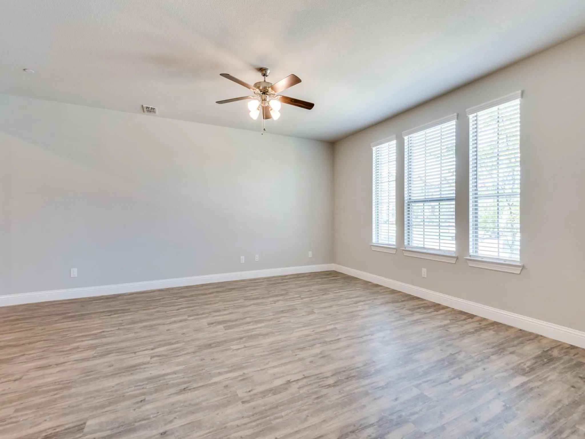 Townhouse For Rent in Denton County , 1036 Foxglove Drive, Carrollton, Texas 75007, 3 Bedroom, 3 Bathroom, 2 Garage spaces, 1,835 Sqft, built in 2018, mls#21379963, Real Estate Agent in Carrollton, Homes For Rent in Denton county, Homes For Rent in Carrollton, Realtor in Carrollton Texas, Real Estate Brokerage Independent Realty Texas, Luminita Cordes Realtor