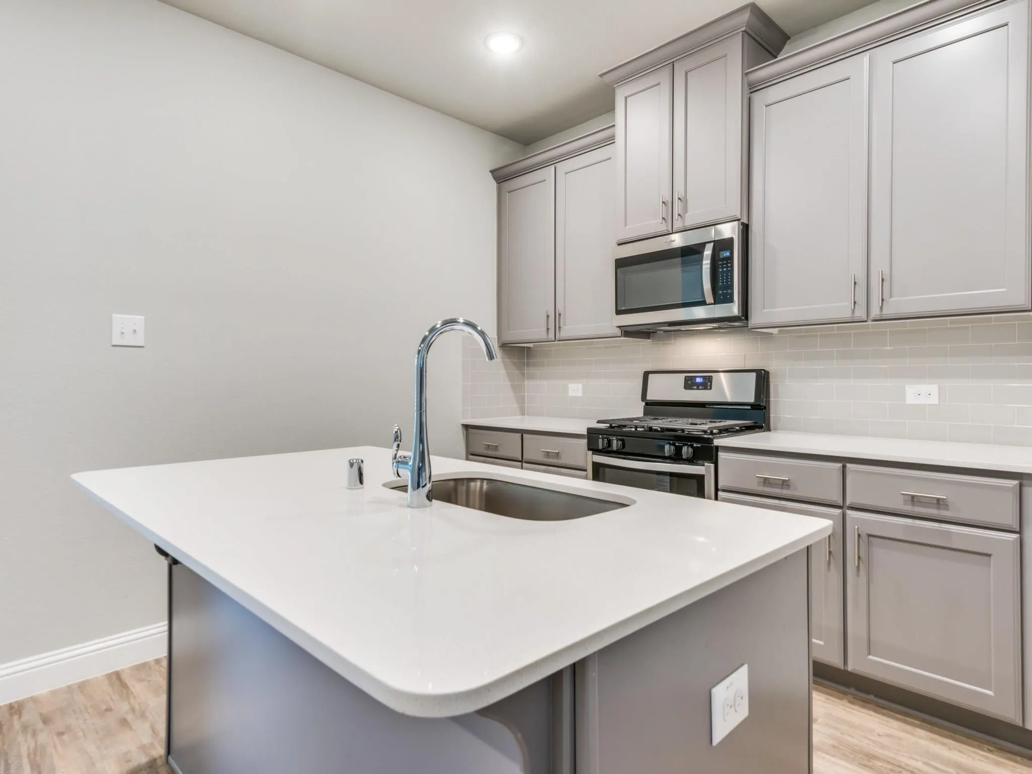 Townhouse For Rent in Denton County , 1036 Foxglove Drive, Carrollton, Texas 75007, 3 Bedroom, 3 Bathroom, 2 Garage spaces, 1,835 Sqft, built in 2018, mls#21379963, Real Estate Agent in Carrollton, Homes For Rent in Denton county, Homes For Rent in Carrollton, Realtor in Carrollton Texas, Real Estate Brokerage Independent Realty Texas, Luminita Cordes Realtor
