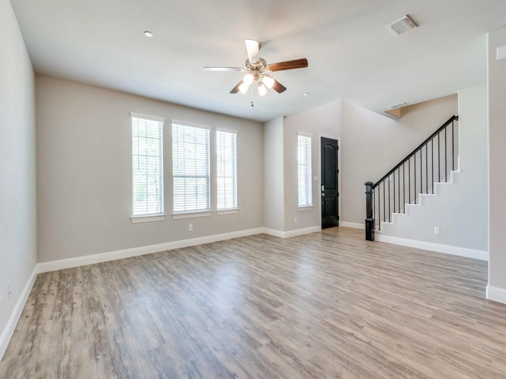 Townhouse For Rent in Denton County , 1036 Foxglove Drive, Carrollton, Texas 75007, 3 Bedroom, 3 Bathroom, 2 Garage spaces, 1,835 Sqft, built in 2018, mls#21379963, Real Estate Agent in Carrollton, Homes For Rent in Denton county, Homes For Rent in Carrollton, Realtor in Carrollton Texas, Real Estate Brokerage Independent Realty Texas, Luminita Cordes Realtor