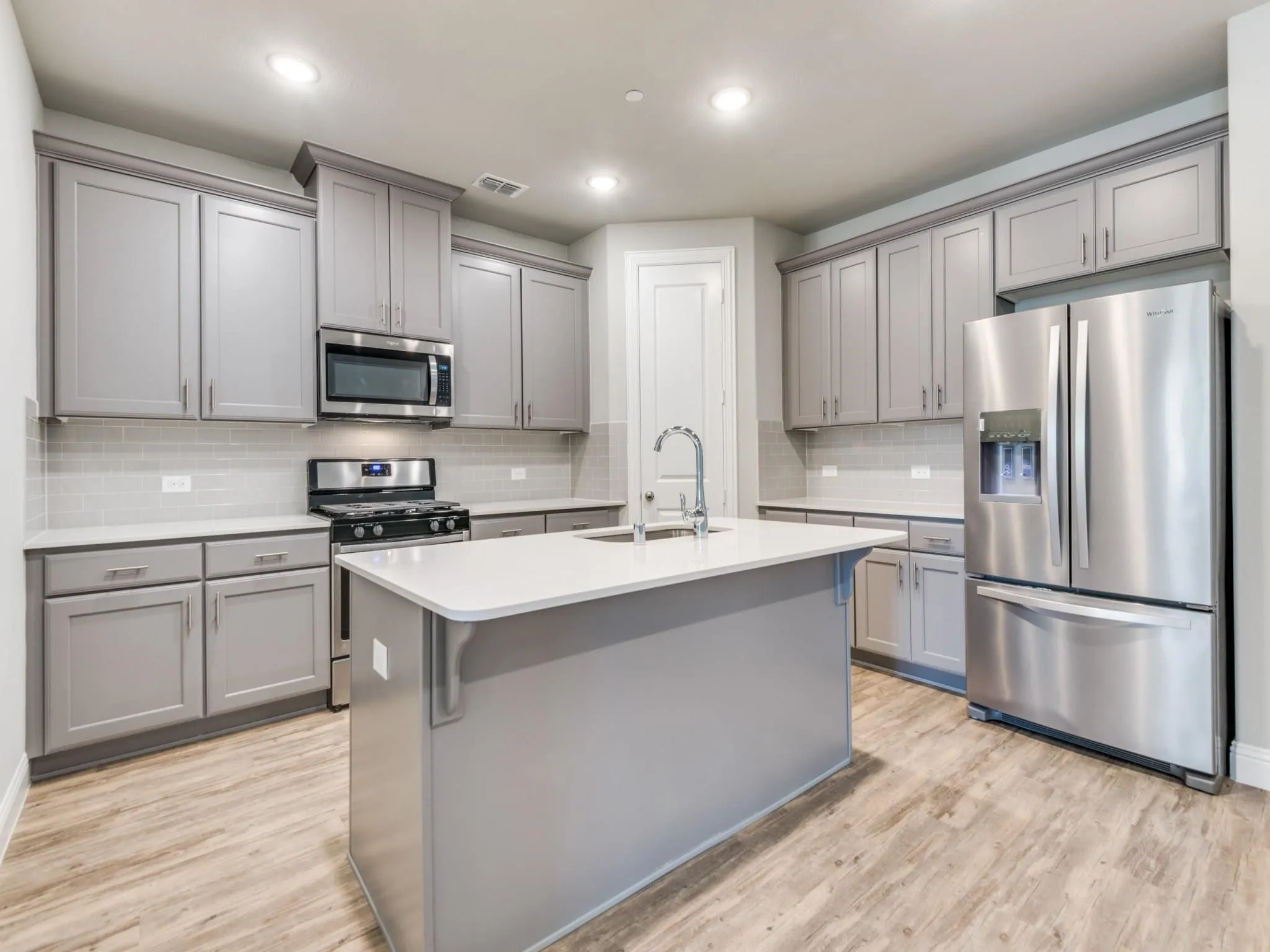 Townhouse For Rent in Denton County , 1036 Foxglove Drive, Carrollton, Texas 75007, 3 Bedroom, 3 Bathroom, 2 Garage spaces, 1,835 Sqft, built in 2018, mls#21379963, Real Estate Agent in Carrollton, Homes For Rent in Denton county, Homes For Rent in Carrollton, Realtor in Carrollton Texas, Real Estate Brokerage Independent Realty Texas, Luminita Cordes Realtor