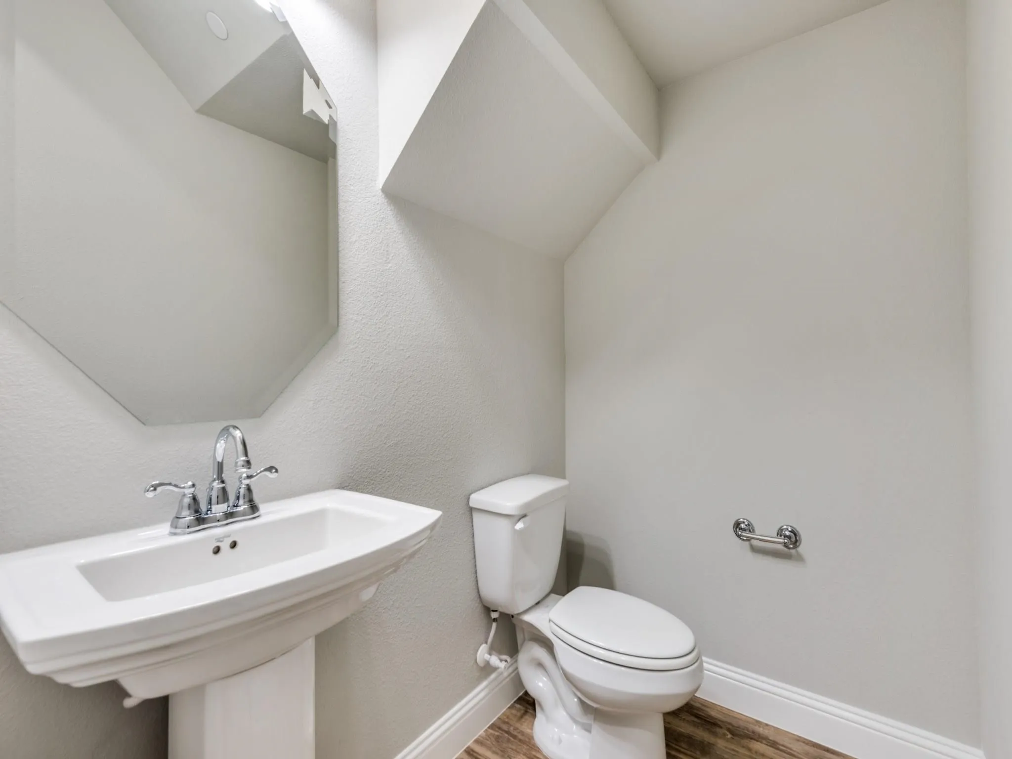 Townhouse For Rent in Denton County , 1036 Foxglove Drive, Carrollton, Texas 75007, 3 Bedroom, 3 Bathroom, 2 Garage spaces, 1,835 Sqft, built in 2018, mls#21379963, Real Estate Agent in Carrollton, Homes For Rent in Denton county, Homes For Rent in Carrollton, Realtor in Carrollton Texas, Real Estate Brokerage Independent Realty Texas, Luminita Cordes Realtor
