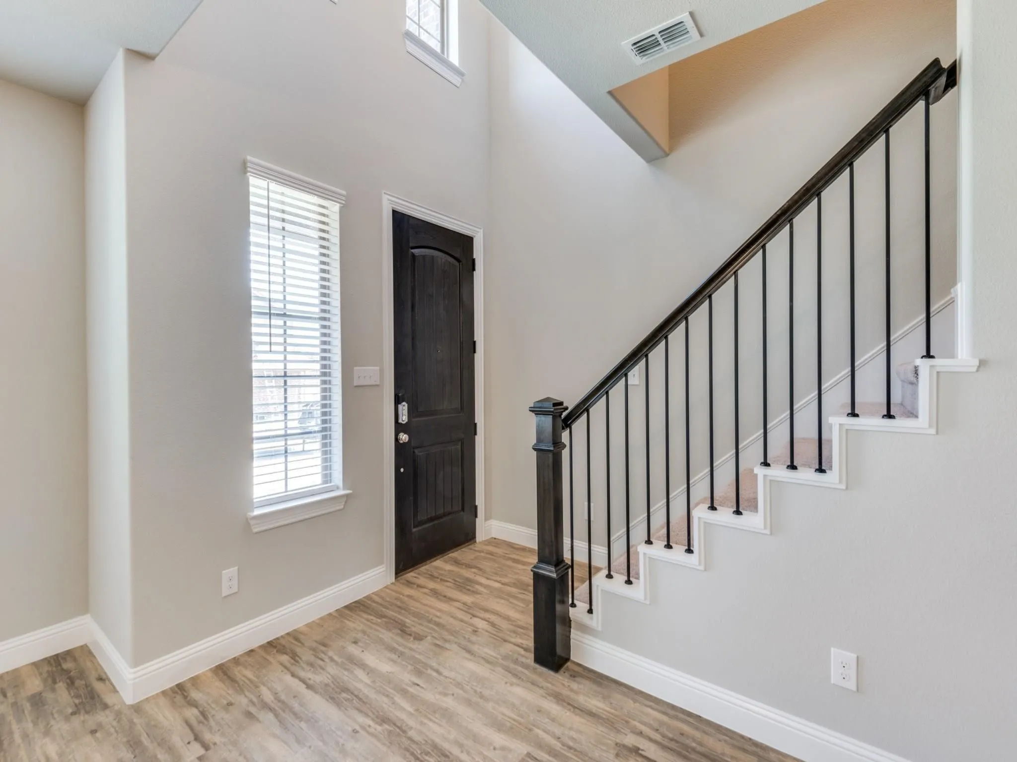 Townhouse For Rent in Denton County , 1036 Foxglove Drive, Carrollton, Texas 75007, 3 Bedroom, 3 Bathroom, 2 Garage spaces, 1,835 Sqft, built in 2018, mls#21379963, Real Estate Agent in Carrollton, Homes For Rent in Denton county, Homes For Rent in Carrollton, Realtor in Carrollton Texas, Real Estate Brokerage Independent Realty Texas, Luminita Cordes Realtor