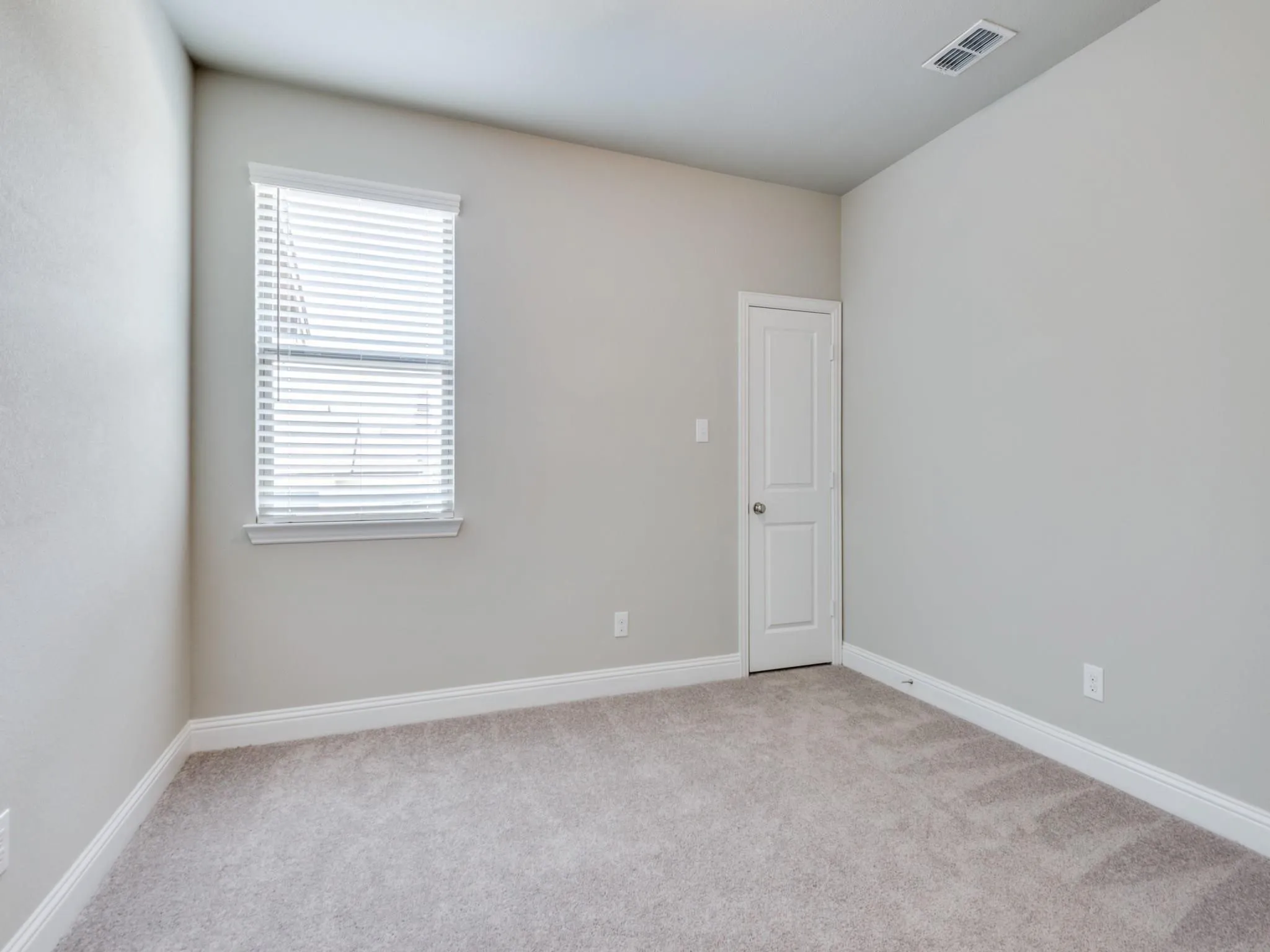 Townhouse For Rent in Denton County , 1036 Foxglove Drive, Carrollton, Texas 75007, 3 Bedroom, 3 Bathroom, 2 Garage spaces, 1,835 Sqft, built in 2018, mls#21379963, Real Estate Agent in Carrollton, Homes For Rent in Denton county, Homes For Rent in Carrollton, Realtor in Carrollton Texas, Real Estate Brokerage Independent Realty Texas, Luminita Cordes Realtor