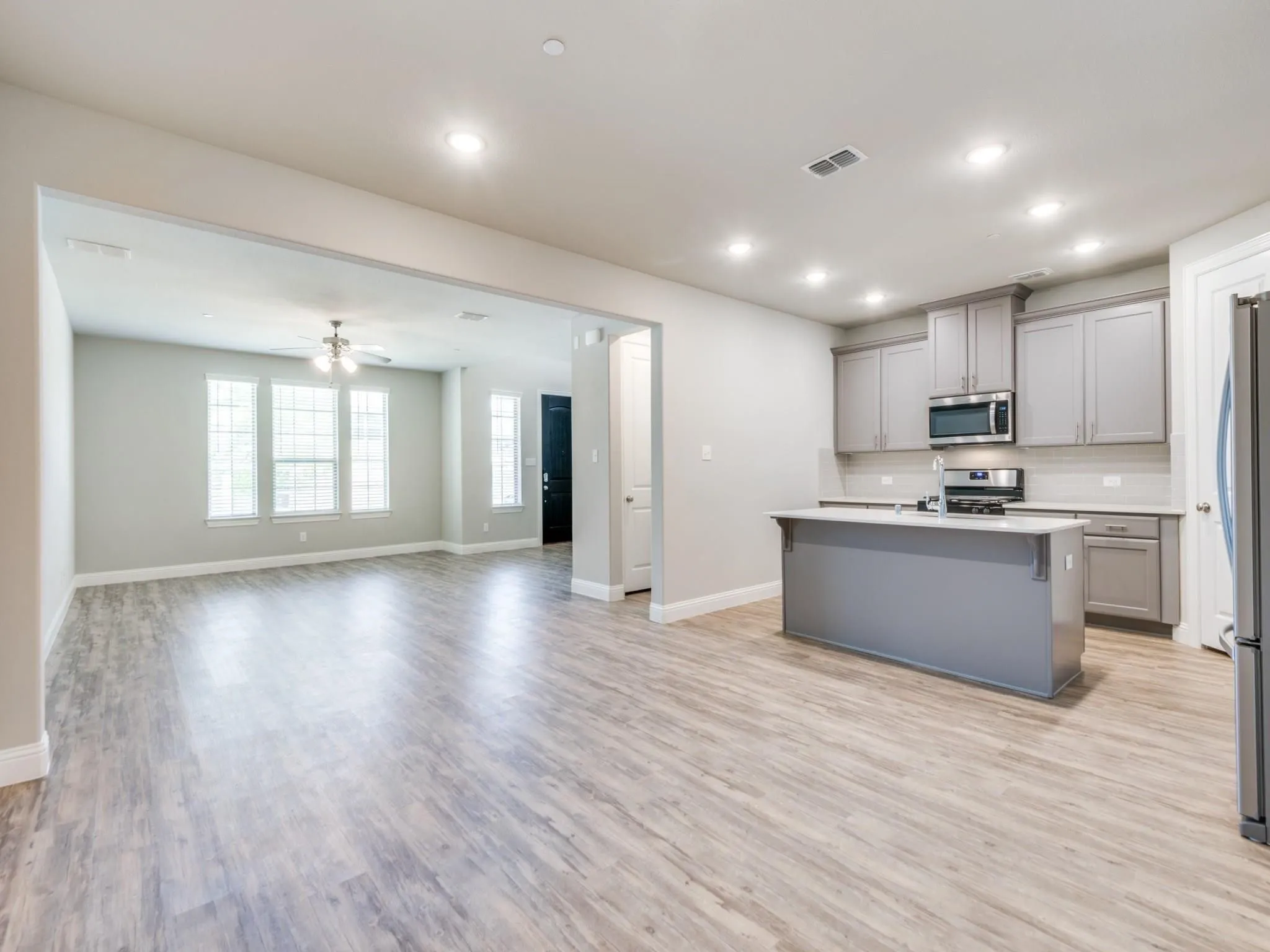 Townhouse For Rent in Denton County , 1036 Foxglove Drive, Carrollton, Texas 75007, 3 Bedroom, 3 Bathroom, 2 Garage spaces, 1,835 Sqft, built in 2018, mls#21379963, Real Estate Agent in Carrollton, Homes For Rent in Denton county, Homes For Rent in Carrollton, Realtor in Carrollton Texas, Real Estate Brokerage Independent Realty Texas, Luminita Cordes Realtor