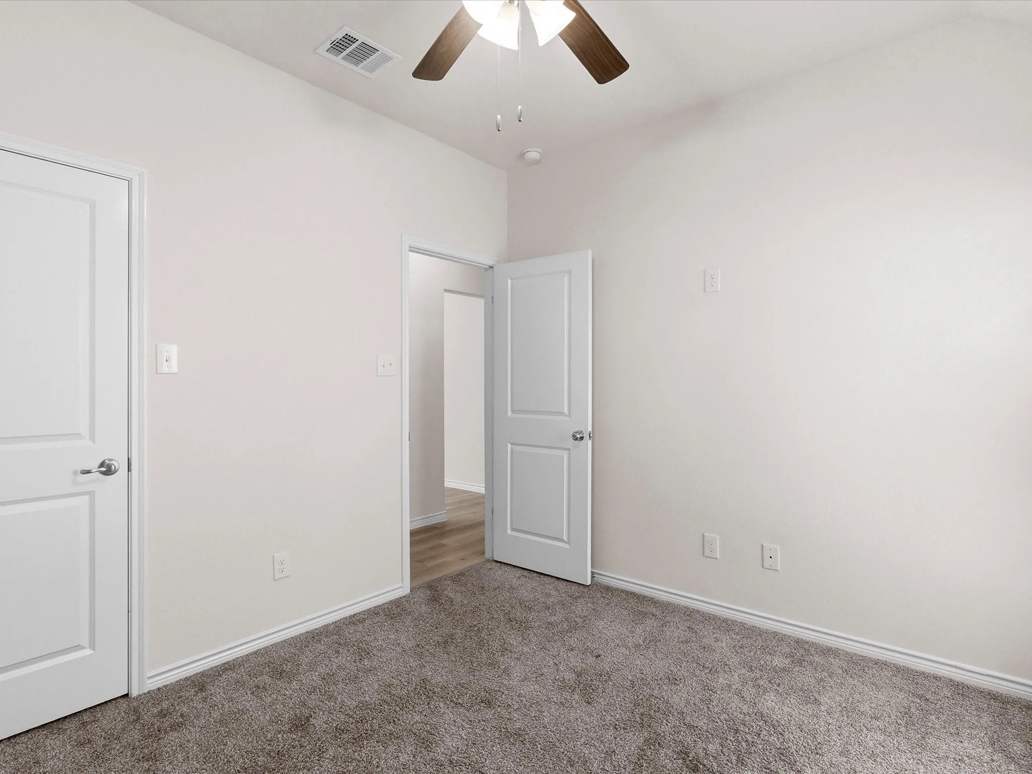 Single Family Residence For Rent in Kaufman County , 2540 Pettus Drive, Forney, Texas 75126, 3 Bedroom, 2 Bathroom, 2 Garage spaces, 1,415 Sqft, built in 2020, mls#21381431, Real Estate Agent in Forney, Homes For Rent in Kaufman county, Homes For Rent in Forney, Realtor in Forney Texas, Real Estate Brokerage Independent Realty Texas, Luminita Cordes Realtor