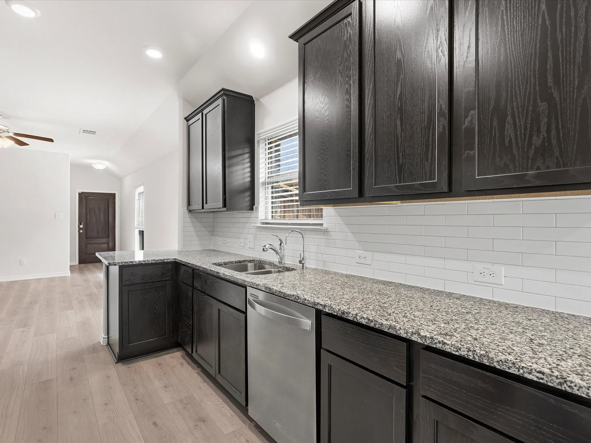 Single Family Residence For Rent in Kaufman County , 2540 Pettus Drive, Forney, Texas 75126, 3 Bedroom, 2 Bathroom, 2 Garage spaces, 1,415 Sqft, built in 2020, mls#21381431, Real Estate Agent in Forney, Homes For Rent in Kaufman county, Homes For Rent in Forney, Realtor in Forney Texas, Real Estate Brokerage Independent Realty Texas, Luminita Cordes Realtor