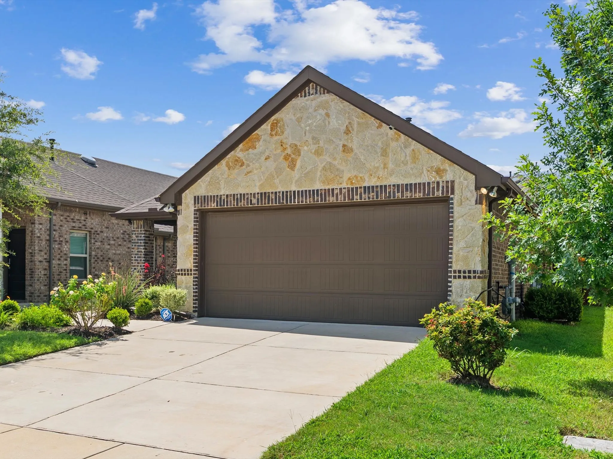 Single Family Residence For Rent in Kaufman County , 2540 Pettus Drive, Forney, Texas 75126, 3 Bedroom, 2 Bathroom, 2 Garage spaces, 1,415 Sqft, built in 2020, mls#21381431, Real Estate Agent in Forney, Homes For Rent in Kaufman county, Homes For Rent in Forney, Realtor in Forney Texas, Real Estate Brokerage Independent Realty Texas, Luminita Cordes Realtor