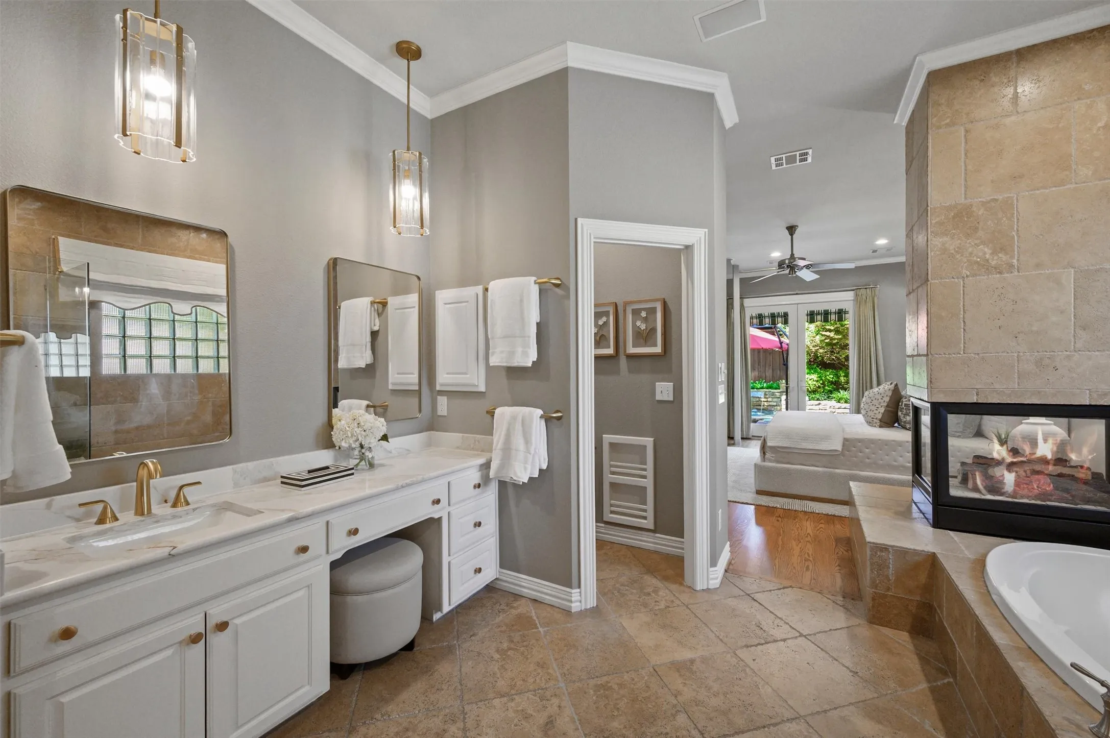 Single Family Residence For Sale in Dallas County , 4025 Wellingshire Lane, Dallas, Texas 75220, 3 Bedroom, 3 Bathroom, 2 Garage spaces, 2,949 Sqft, built in 1996, mls#21380413, Real Estate Agent in Dallas, Homes For Sale in Dallas county, Homes For Sale in Dallas, Realtor in Dallas Texas, Real Estate Brokerage Independent Realty Texas, Luminita Cordes Realtor