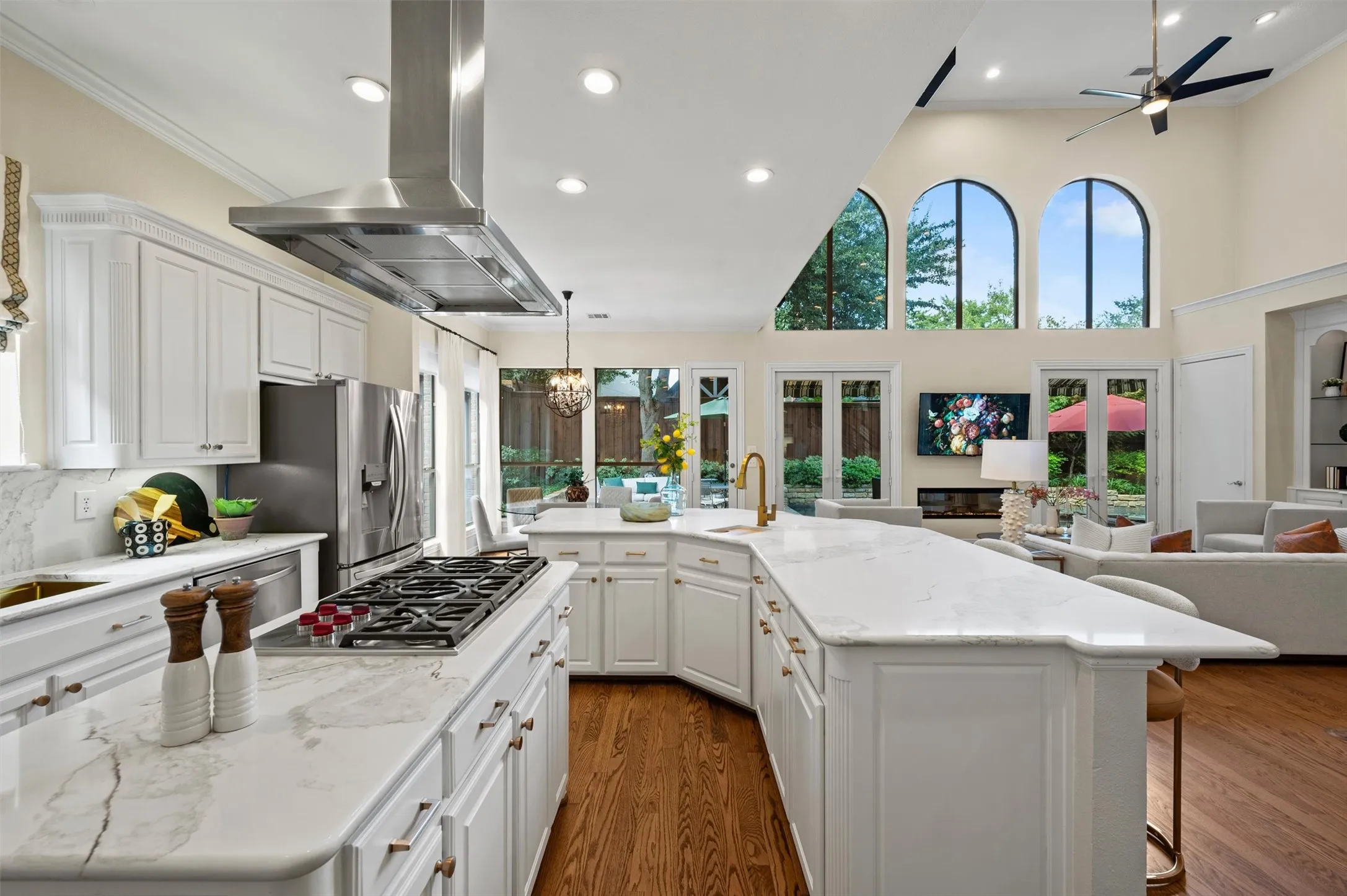 Single Family Residence For Sale in Dallas County , 4025 Wellingshire Lane, Dallas, Texas 75220, 3 Bedroom, 3 Bathroom, 2 Garage spaces, 2,949 Sqft, built in 1996, mls#21380413, Real Estate Agent in Dallas, Homes For Sale in Dallas county, Homes For Sale in Dallas, Realtor in Dallas Texas, Real Estate Brokerage Independent Realty Texas, Luminita Cordes Realtor