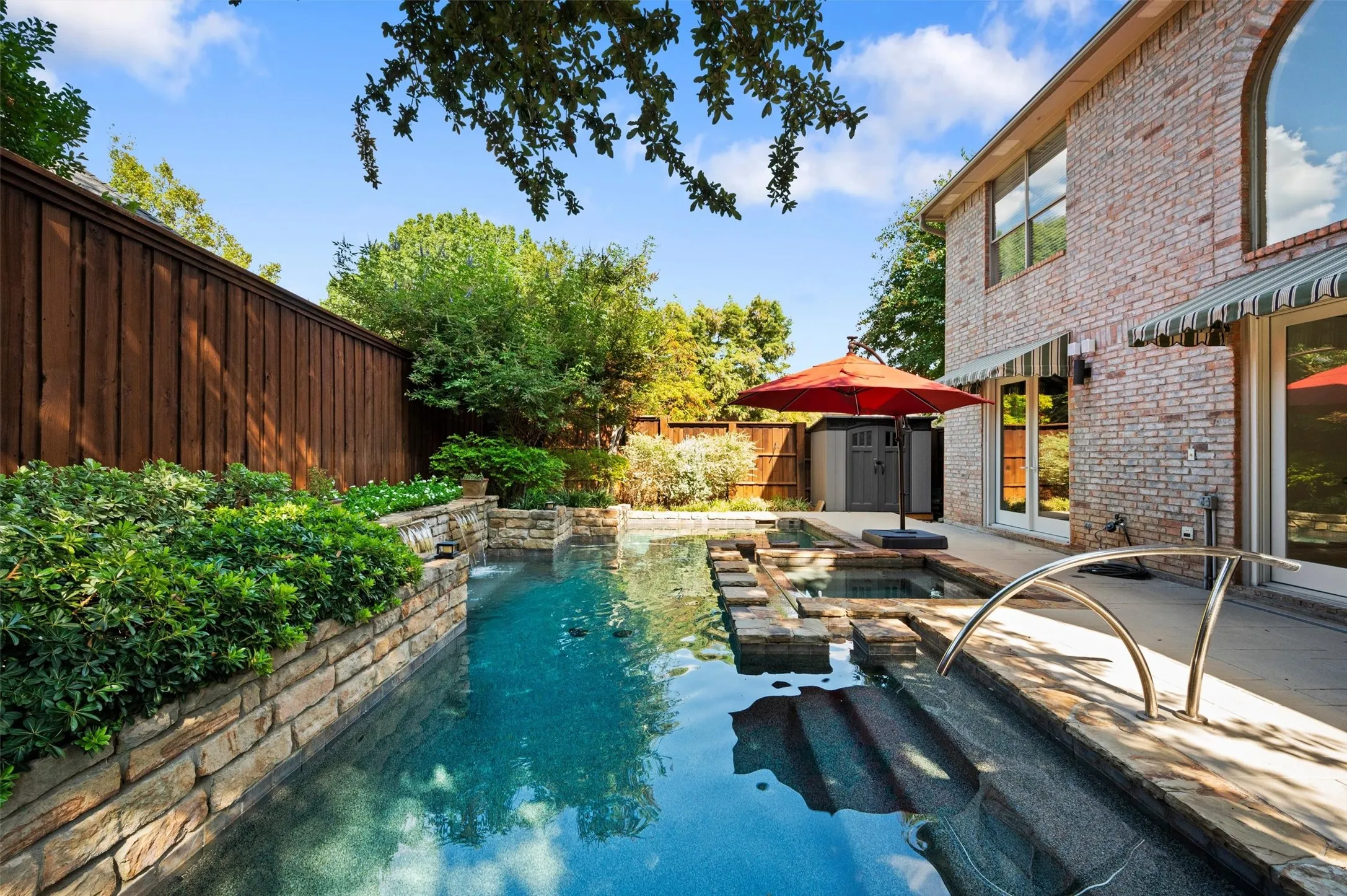 Single Family Residence For Sale in Dallas County , 4025 Wellingshire Lane, Dallas, Texas 75220, 3 Bedroom, 3 Bathroom, 2 Garage spaces, 2,949 Sqft, built in 1996, mls#21380413, Real Estate Agent in Dallas, Homes For Sale in Dallas county, Homes For Sale in Dallas, Realtor in Dallas Texas, Real Estate Brokerage Independent Realty Texas, Luminita Cordes Realtor