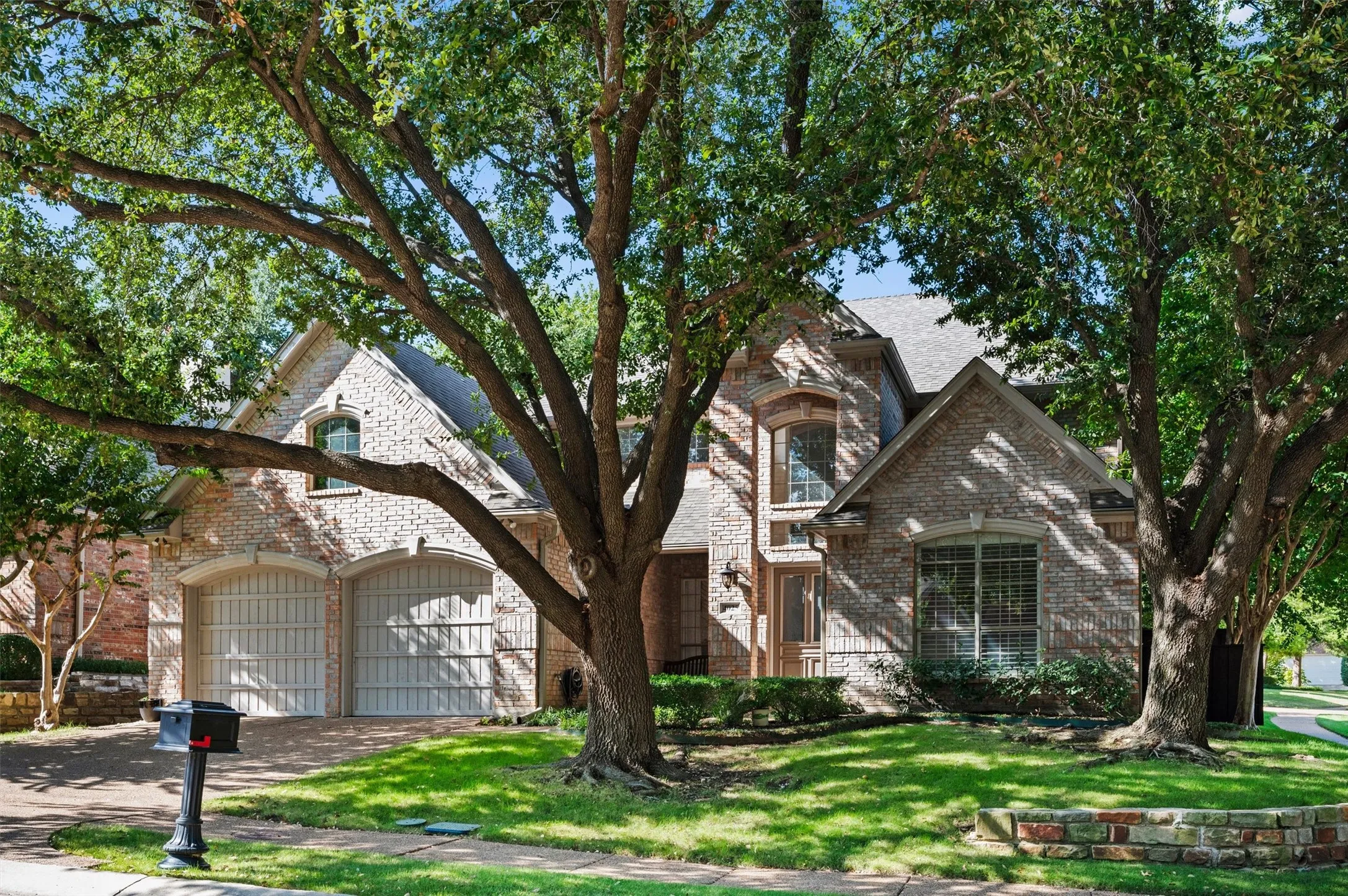 Single Family Residence For Sale in Dallas County , 4025 Wellingshire Lane, Dallas, Texas 75220, 3 Bedroom, 3 Bathroom, 2 Garage spaces, 2,949 Sqft, built in 1996, mls#21380413, Real Estate Agent in Dallas, Homes For Sale in Dallas county, Homes For Sale in Dallas, Realtor in Dallas Texas, Real Estate Brokerage Independent Realty Texas, Luminita Cordes Realtor