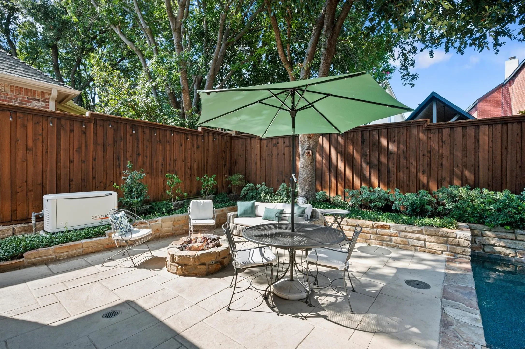 Single Family Residence For Sale in Dallas County , 4025 Wellingshire Lane, Dallas, Texas 75220, 3 Bedroom, 3 Bathroom, 2 Garage spaces, 2,949 Sqft, built in 1996, mls#21380413, Real Estate Agent in Dallas, Homes For Sale in Dallas county, Homes For Sale in Dallas, Realtor in Dallas Texas, Real Estate Brokerage Independent Realty Texas, Luminita Cordes Realtor