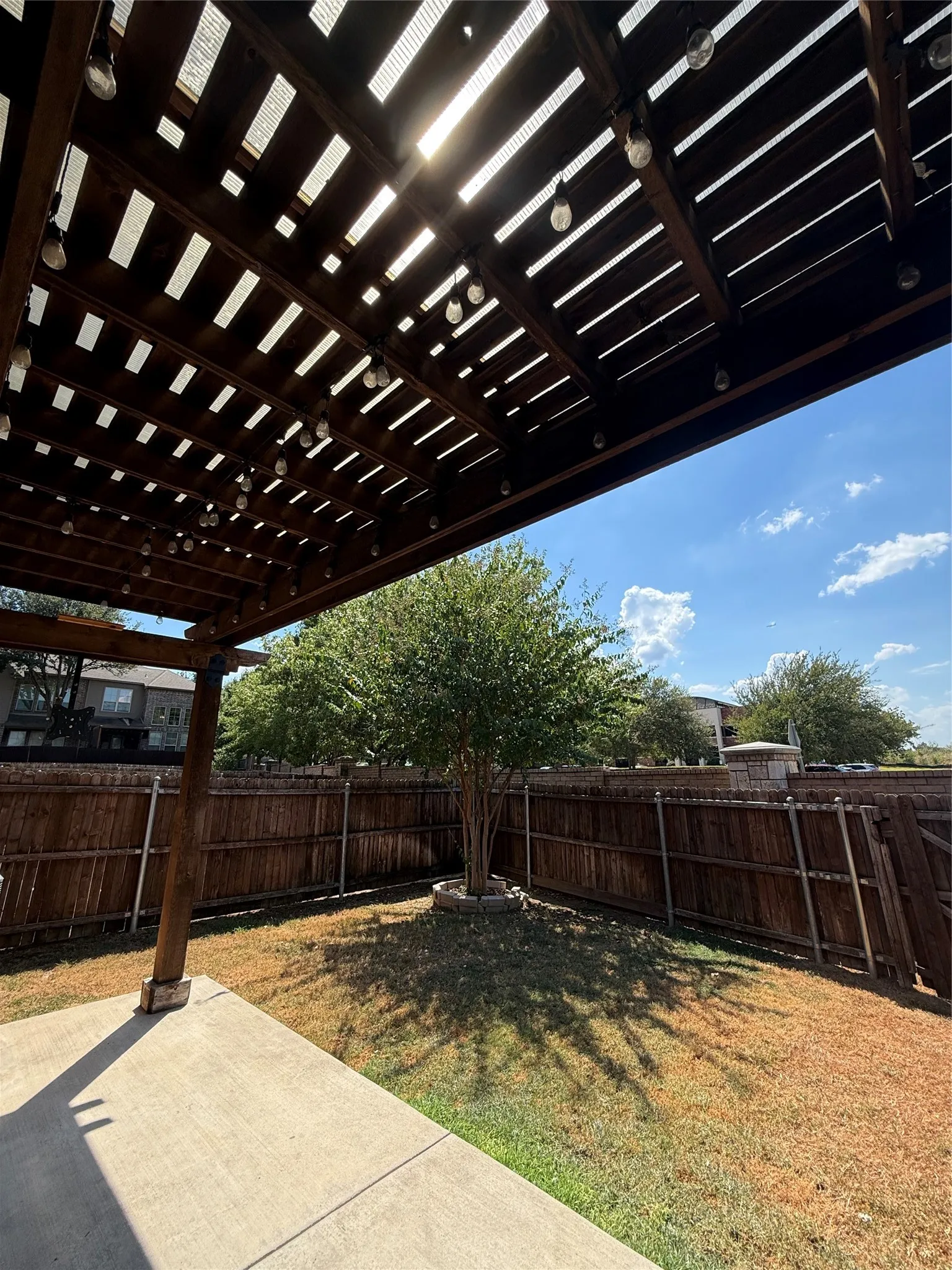 Townhouse For Rent in Denton County , 2265 Salado Drive, Lewisville, Texas 75067, 3 Bedroom, 3 Bathroom, 2 Garage spaces, 1,885 Sqft, built in 2012, mls#21380890, Real Estate Agent in Lewisville, Homes For Rent in Denton county, Homes For Rent in Lewisville, Realtor in Lewisville Texas, Real Estate Brokerage Independent Realty Texas, Luminita Cordes Realtor