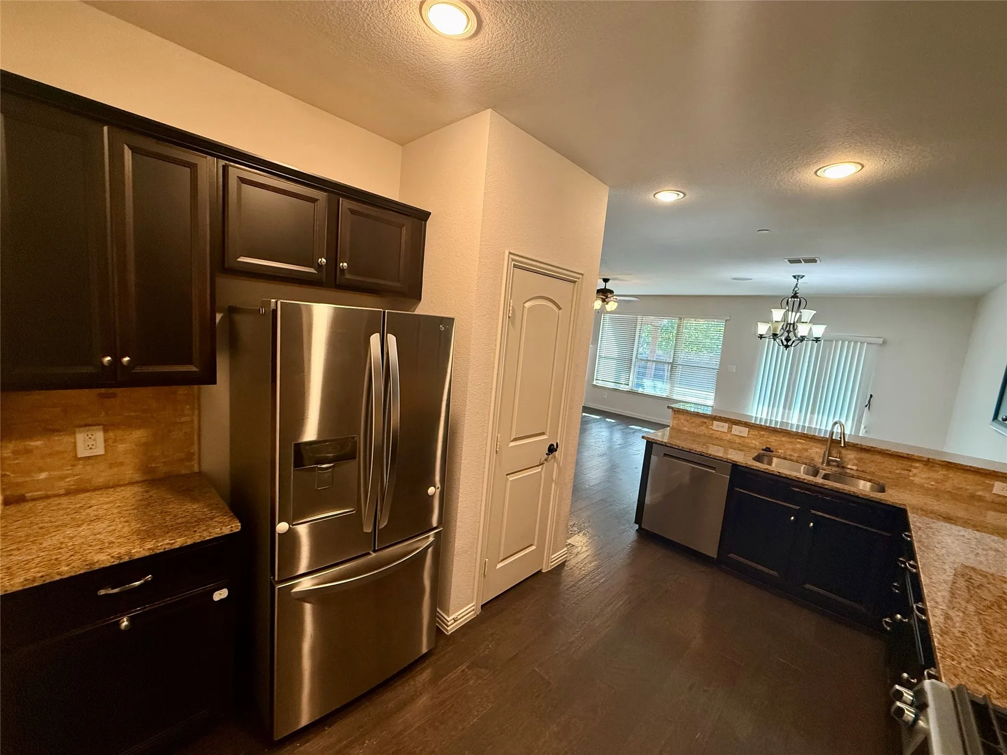 Townhouse For Rent in Denton County , 2265 Salado Drive, Lewisville, Texas 75067, 3 Bedroom, 3 Bathroom, 2 Garage spaces, 1,885 Sqft, built in 2012, mls#21380890, Real Estate Agent in Lewisville, Homes For Rent in Denton county, Homes For Rent in Lewisville, Realtor in Lewisville Texas, Real Estate Brokerage Independent Realty Texas, Luminita Cordes Realtor