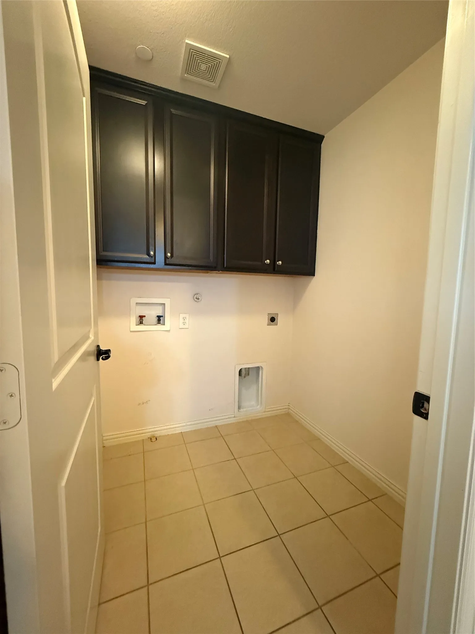 Townhouse For Rent in Denton County , 2265 Salado Drive, Lewisville, Texas 75067, 3 Bedroom, 3 Bathroom, 2 Garage spaces, 1,885 Sqft, built in 2012, mls#21380890, Real Estate Agent in Lewisville, Homes For Rent in Denton county, Homes For Rent in Lewisville, Realtor in Lewisville Texas, Real Estate Brokerage Independent Realty Texas, Luminita Cordes Realtor