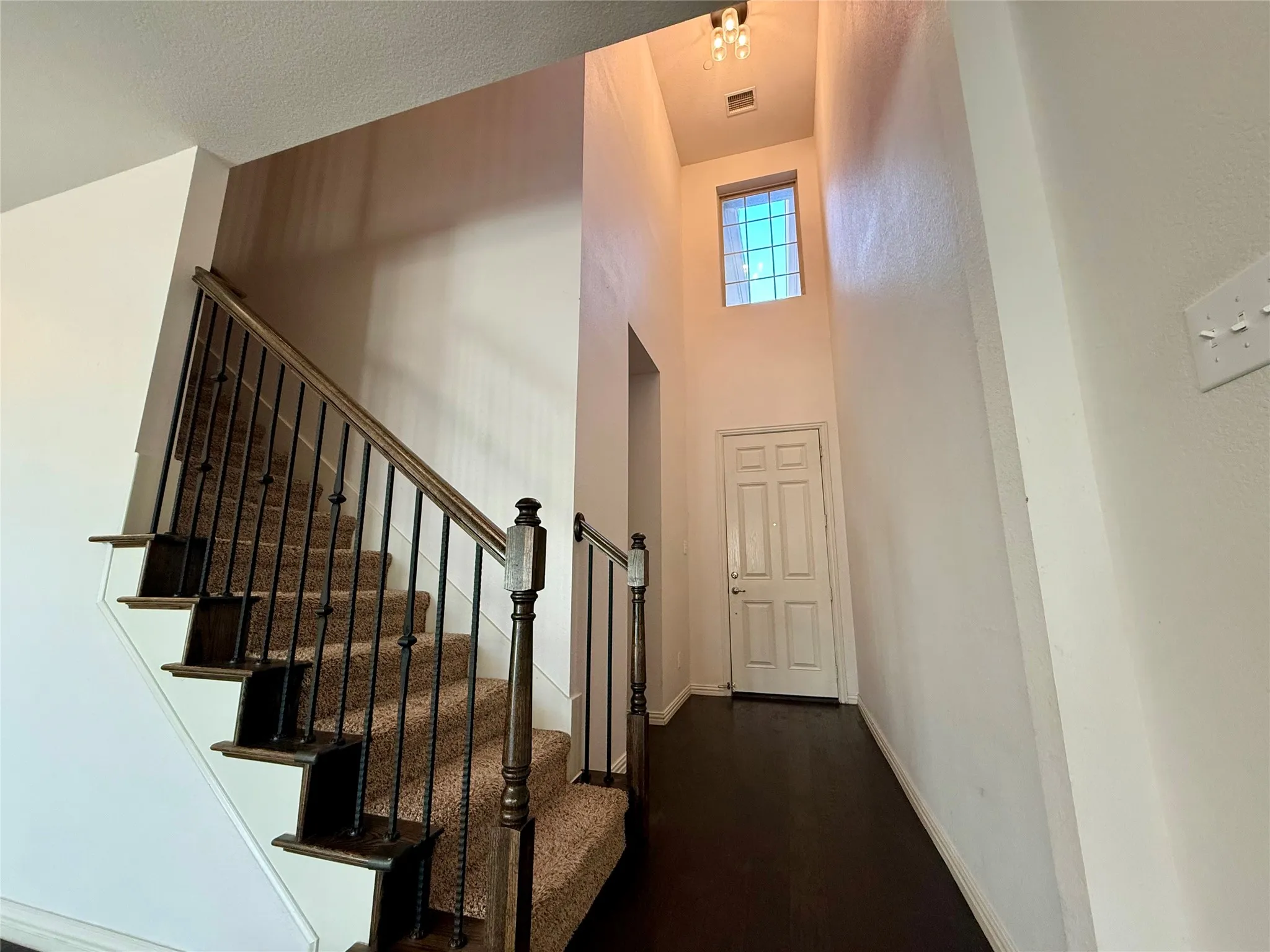 Townhouse For Rent in Denton County , 2265 Salado Drive, Lewisville, Texas 75067, 3 Bedroom, 3 Bathroom, 2 Garage spaces, 1,885 Sqft, built in 2012, mls#21380890, Real Estate Agent in Lewisville, Homes For Rent in Denton county, Homes For Rent in Lewisville, Realtor in Lewisville Texas, Real Estate Brokerage Independent Realty Texas, Luminita Cordes Realtor