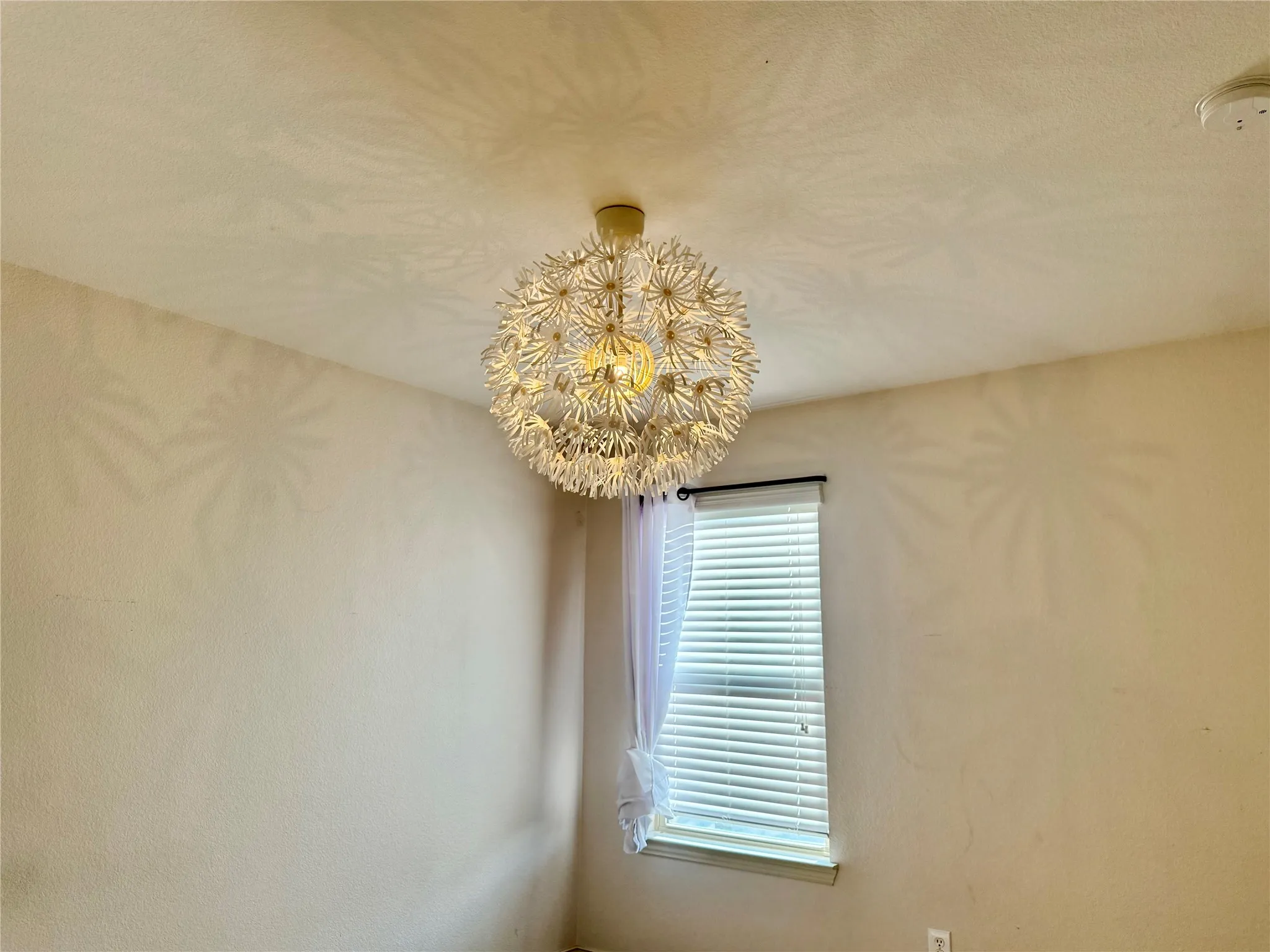 Townhouse For Rent in Denton County , 2265 Salado Drive, Lewisville, Texas 75067, 3 Bedroom, 3 Bathroom, 2 Garage spaces, 1,885 Sqft, built in 2012, mls#21380890, Real Estate Agent in Lewisville, Homes For Rent in Denton county, Homes For Rent in Lewisville, Realtor in Lewisville Texas, Real Estate Brokerage Independent Realty Texas, Luminita Cordes Realtor