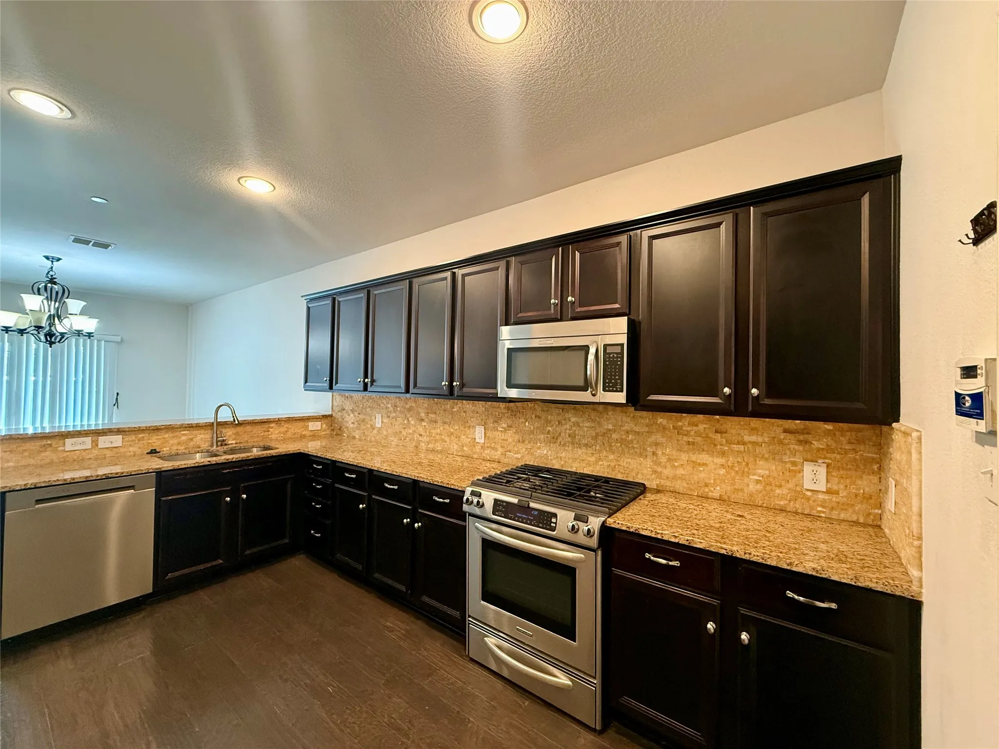 Townhouse For Rent in Denton County , 2265 Salado Drive, Lewisville, Texas 75067, 3 Bedroom, 3 Bathroom, 2 Garage spaces, 1,885 Sqft, built in 2012, mls#21380890, Real Estate Agent in Lewisville, Homes For Rent in Denton county, Homes For Rent in Lewisville, Realtor in Lewisville Texas, Real Estate Brokerage Independent Realty Texas, Luminita Cordes Realtor