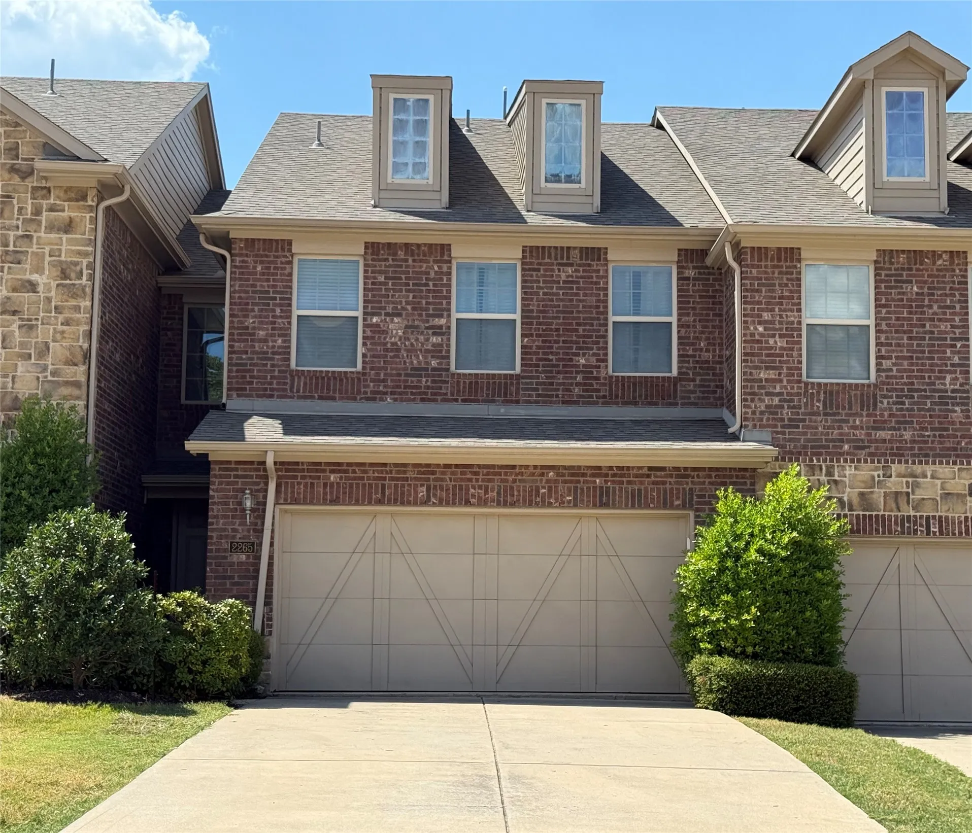 Townhouse For Rent in Denton County , 2265 Salado Drive, Lewisville, Texas 75067, 3 Bedroom, 3 Bathroom, 2 Garage spaces, 1,885 Sqft, built in 2012, mls#21380890, Real Estate Agent in Lewisville, Homes For Rent in Denton county, Homes For Rent in Lewisville, Realtor in Lewisville Texas, Real Estate Brokerage Independent Realty Texas, Luminita Cordes Realtor