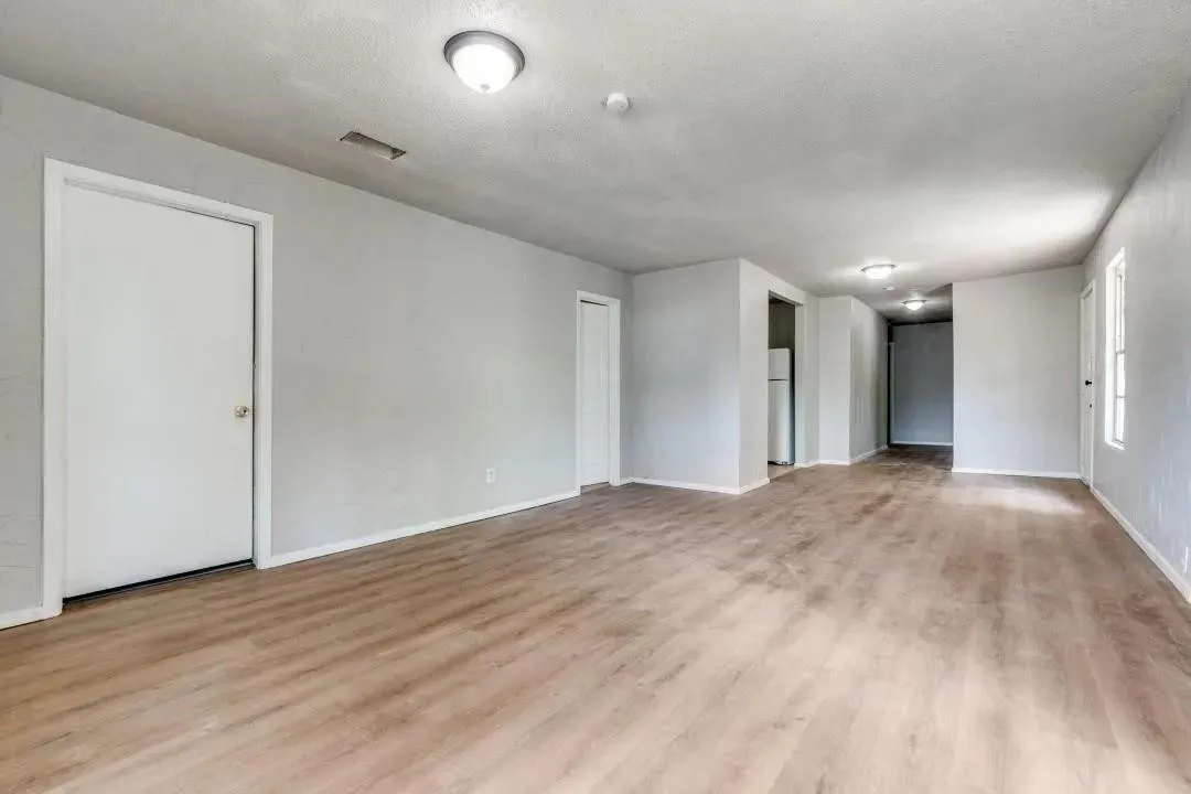Single Family Residence For Sale in Dallas County , 4404 Colonial Avenue, Dallas, Texas 75215, 3 Bedroom, 2 Bathroom, Garage spaces, 1,296 Sqft, built in 1955, mls#21380787, Real Estate Agent in Dallas, Homes For Sale in Dallas county, Homes For Sale in Dallas, Realtor in Dallas Texas, Real Estate Brokerage Independent Realty Texas, Luminita Cordes Realtor
