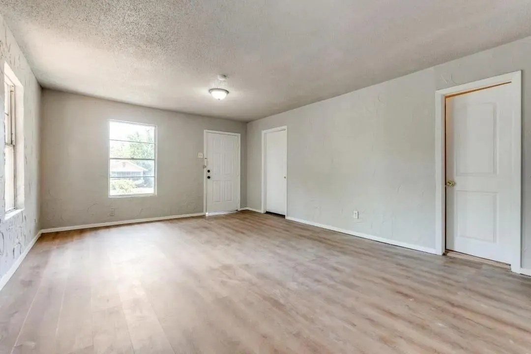 Single Family Residence For Sale in Dallas County , 4404 Colonial Avenue, Dallas, Texas 75215, 3 Bedroom, 2 Bathroom, Garage spaces, 1,296 Sqft, built in 1955, mls#21380787, Real Estate Agent in Dallas, Homes For Sale in Dallas county, Homes For Sale in Dallas, Realtor in Dallas Texas, Real Estate Brokerage Independent Realty Texas, Luminita Cordes Realtor