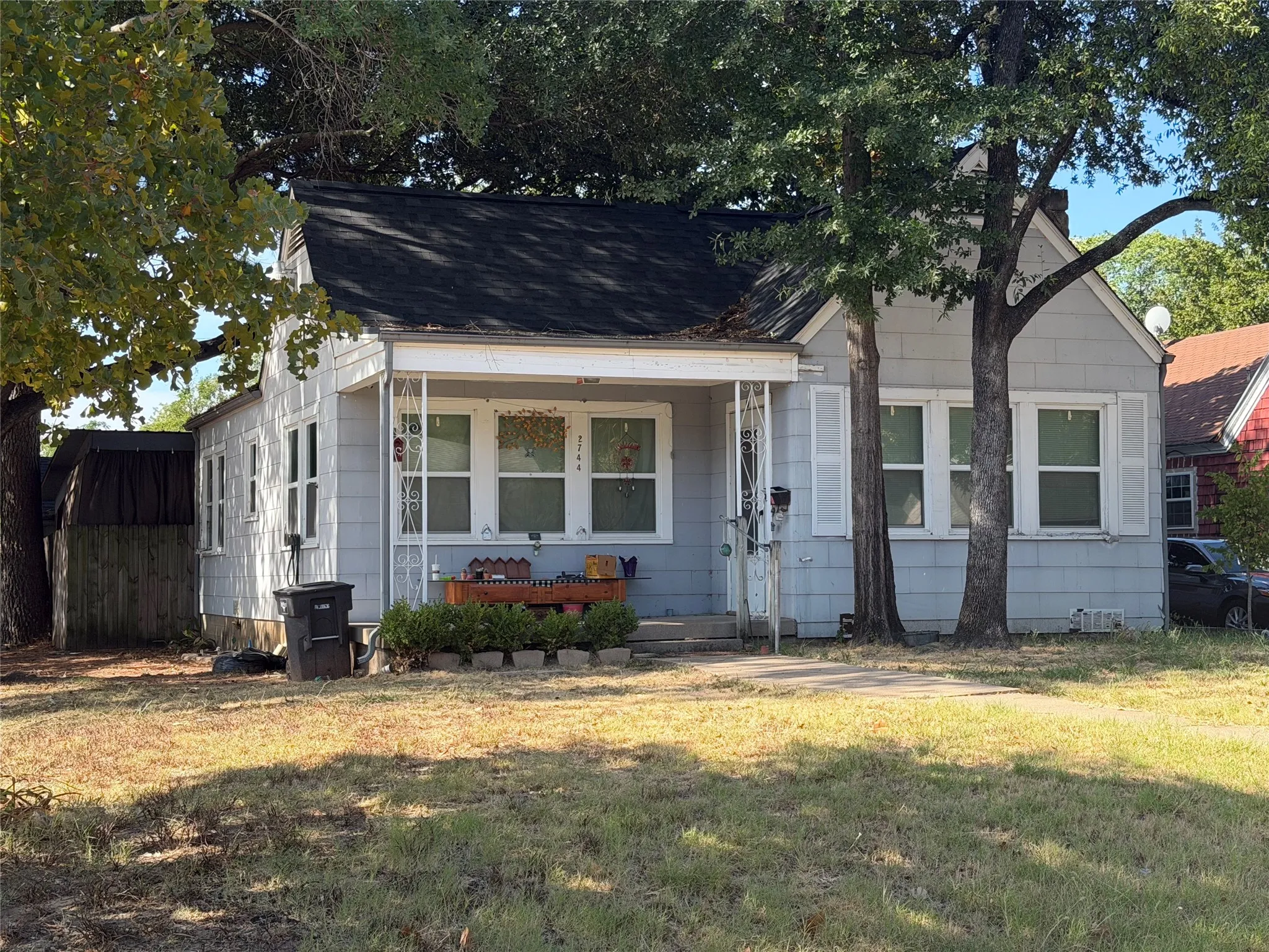 Single Family Residence For Sale in Tarrant County , 2744 Honeysuckle Avenue, Fort Worth, Texas 76111, 2 Bedroom, 1 Bathroom, Garage spaces, 1,022 Sqft, built in 1938, mls#21366275, Real Estate Agent in Fort Worth, Homes For Sale in Tarrant county, Homes For Sale in Fort Worth, Realtor in Fort Worth Texas, Real Estate Brokerage Independent Realty Texas, Luminita Cordes Realtor
