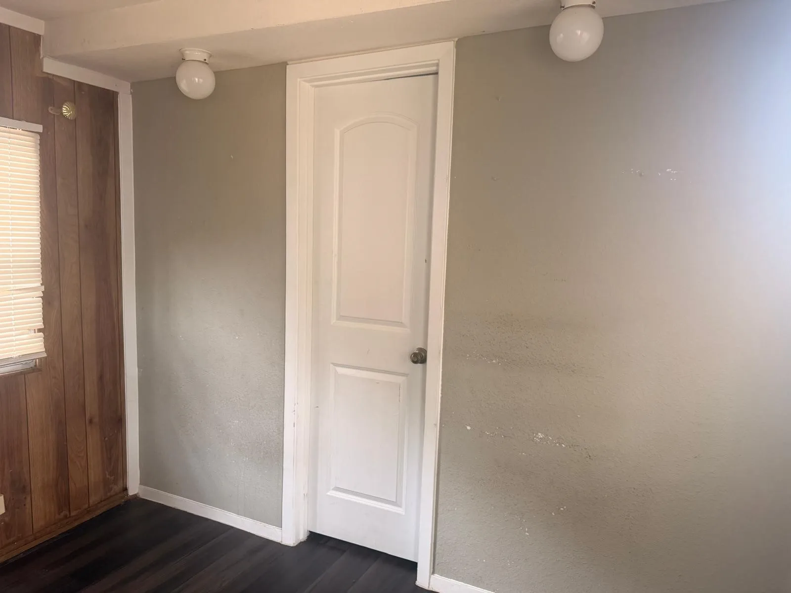 Mobile Home For Sale in Dallas County , 604 Autumn Leaves Trail, Grand Prairie, Texas 75060, 2 Bedroom, 2 Bathroom, 3 Garage spaces, 1,010 Sqft, built in 1965, mls#21375688, Real Estate Agent in Grand Prairie, Homes For Sale in Dallas county, Homes For Sale in Grand Prairie, Realtor in Grand Prairie Texas, Real Estate Brokerage Independent Realty Texas, Luminita Cordes Realtor