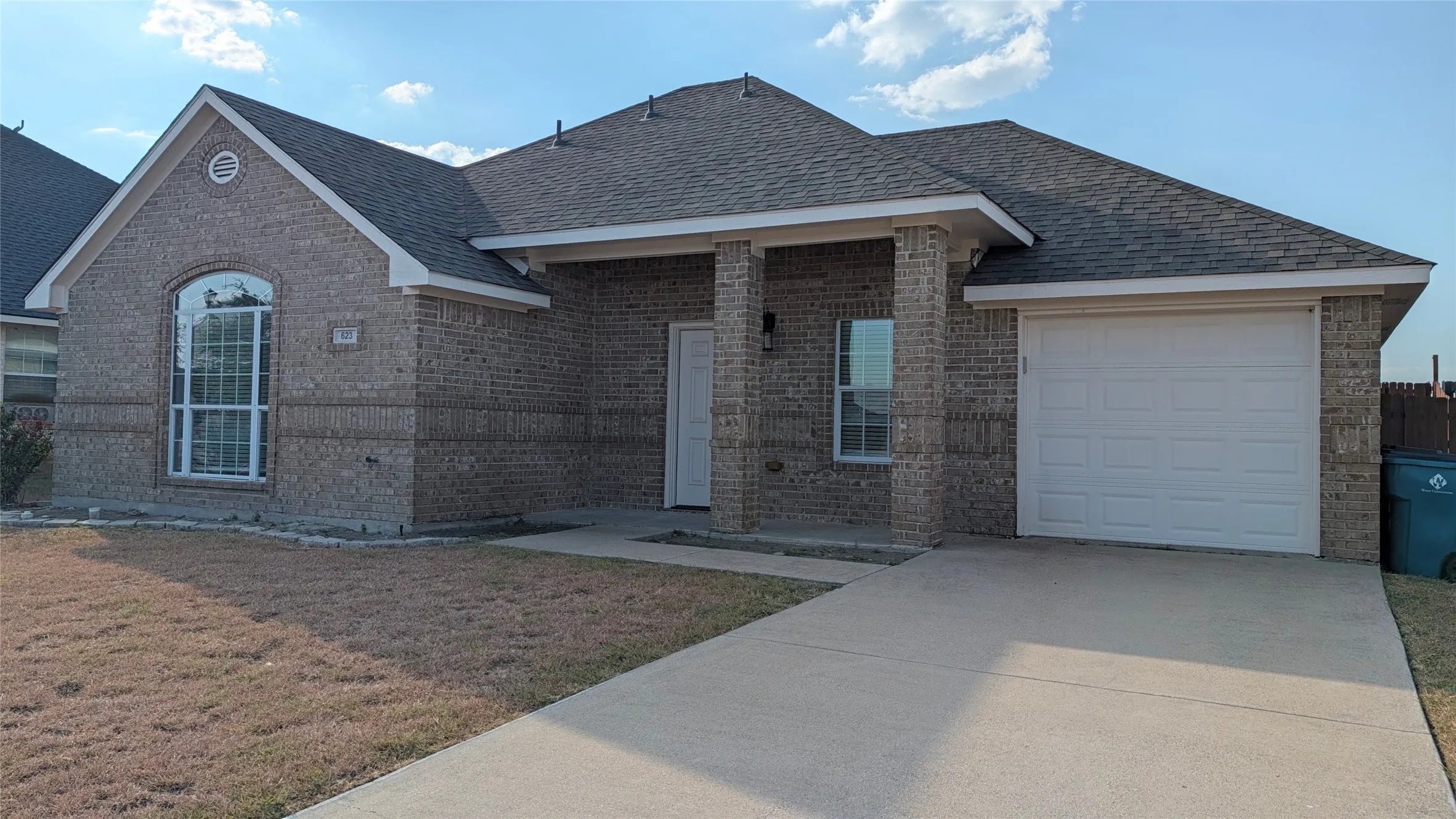 Single Family Residence For Rent in Ellis County , 623 Antonio Lane, Waxahachie, Texas 75165, 3 Bedroom, 2 Bathroom, 1 Garage spaces, 1,220 Sqft, built in 2008, mls#21381420, Real Estate Agent in Waxahachie, Homes For Rent in Ellis county, Homes For Rent in Waxahachie, Realtor in Waxahachie Texas, Real Estate Brokerage Independent Realty Texas, Luminita Cordes Realtor