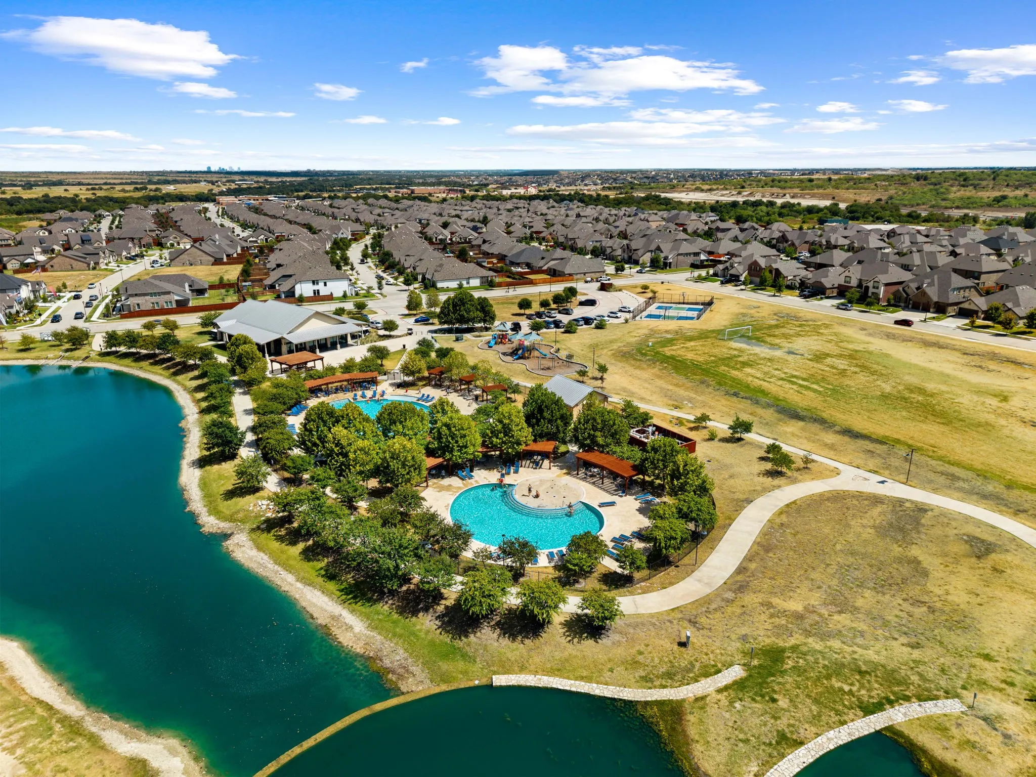 Single Family Residence For Sale in Parker County , 712 Brody Trail, Aledo, Texas 76008, 5 Bedroom, 4 Bathroom, 2 Garage spaces, 3,411 Sqft, built in 2020, mls#21381457, Real Estate Agent in Aledo, Homes For Sale in Parker county, Homes For Sale in Aledo, Realtor in Aledo Texas, Real Estate Brokerage Independent Realty Texas, Luminita Cordes Realtor