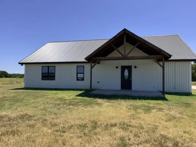 Single Family Residence For Sale in Hill County , 136 Hcr 2221 E, Aquilla, Texas 76622, 4 Bedroom, 3 Bathroom, Garage spaces, 1,875 Sqft, built in 2022, mls#21381330, Real Estate Agent in Aquilla, Homes For Sale in Hill county, Homes For Sale in Aquilla, Realtor in Aquilla Texas, Real Estate Brokerage Independent Realty Texas, Luminita Cordes Realtor