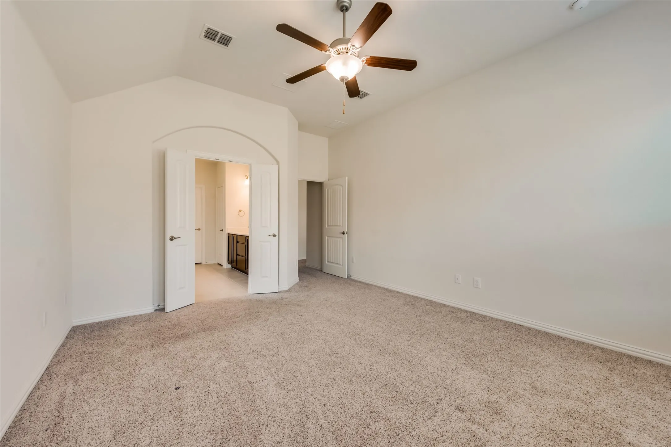 Single Family Residence For Rent in Tarrant County , 828 Sky Top Drive, Haslet, Texas 76052, 4 Bedroom, 3 Bathroom, 2 Garage spaces, 2,126 Sqft, built in 2018, mls#21381455, Real Estate Agent in Haslet, Homes For Rent in Tarrant county, Homes For Rent in Haslet, Realtor in Haslet Texas, Real Estate Brokerage Independent Realty Texas, Luminita Cordes Realtor