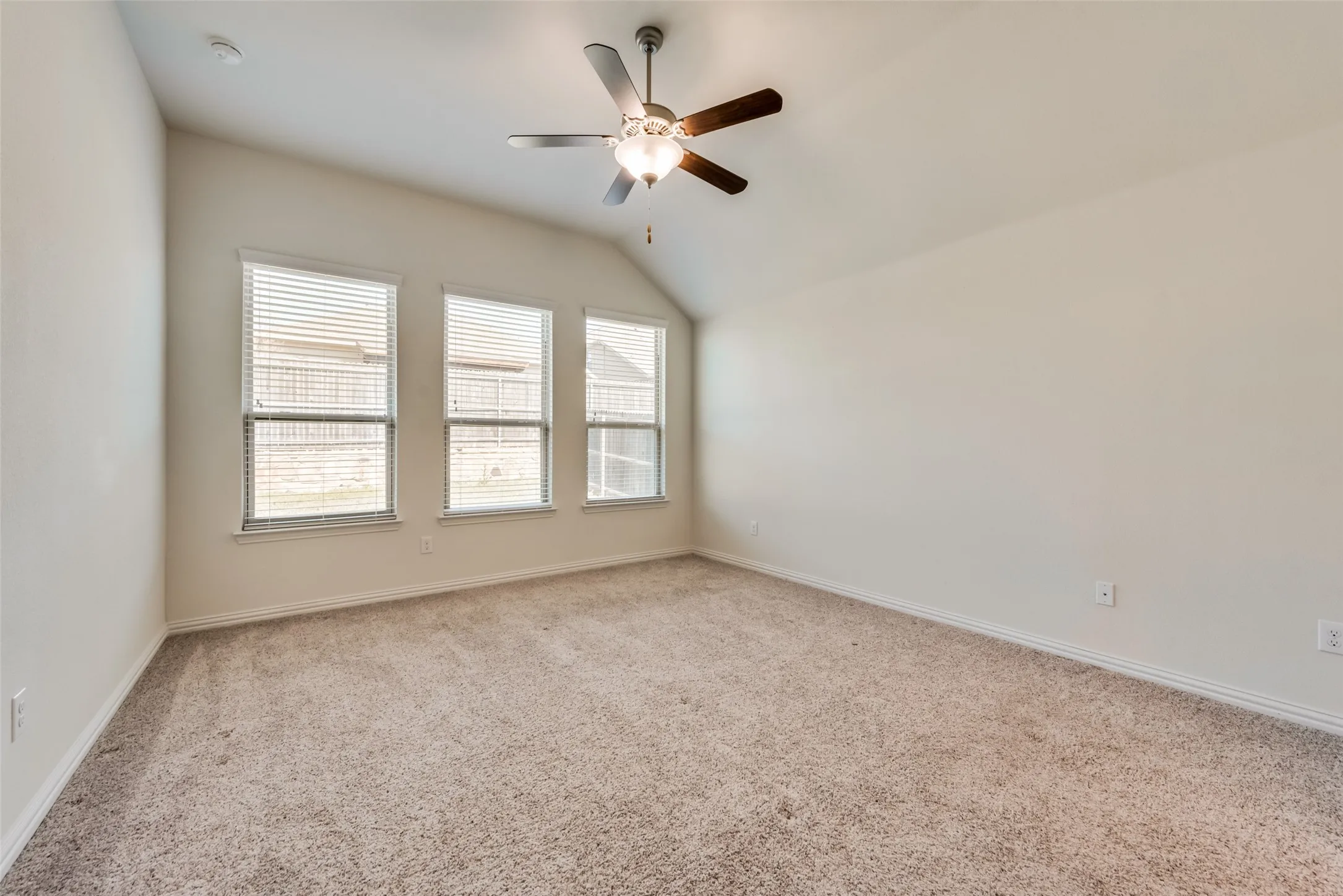 Single Family Residence For Rent in Tarrant County , 828 Sky Top Drive, Haslet, Texas 76052, 4 Bedroom, 3 Bathroom, 2 Garage spaces, 2,126 Sqft, built in 2018, mls#21381455, Real Estate Agent in Haslet, Homes For Rent in Tarrant county, Homes For Rent in Haslet, Realtor in Haslet Texas, Real Estate Brokerage Independent Realty Texas, Luminita Cordes Realtor