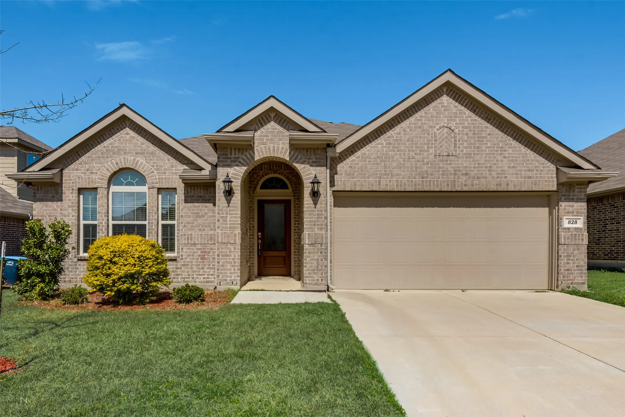 Single Family Residence For Rent in Tarrant County , 828 Sky Top Drive, Haslet, Texas 76052, 4 Bedroom, 3 Bathroom, 2 Garage spaces, 2,126 Sqft, built in 2018, mls#21381455, Real Estate Agent in Haslet, Homes For Rent in Tarrant county, Homes For Rent in Haslet, Realtor in Haslet Texas, Real Estate Brokerage Independent Realty Texas, Luminita Cordes Realtor