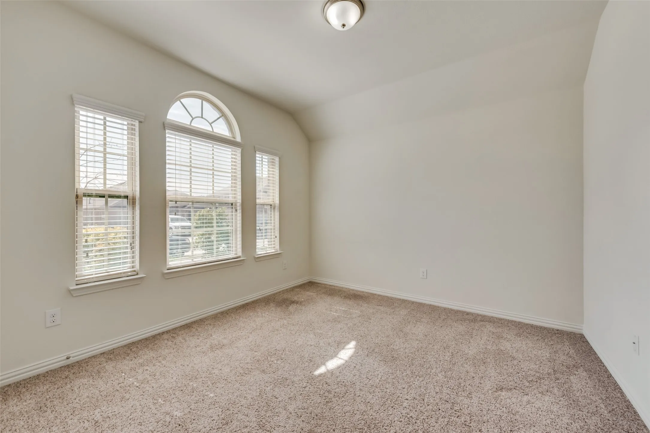 Single Family Residence For Rent in Tarrant County , 828 Sky Top Drive, Haslet, Texas 76052, 4 Bedroom, 3 Bathroom, 2 Garage spaces, 2,126 Sqft, built in 2018, mls#21381455, Real Estate Agent in Haslet, Homes For Rent in Tarrant county, Homes For Rent in Haslet, Realtor in Haslet Texas, Real Estate Brokerage Independent Realty Texas, Luminita Cordes Realtor