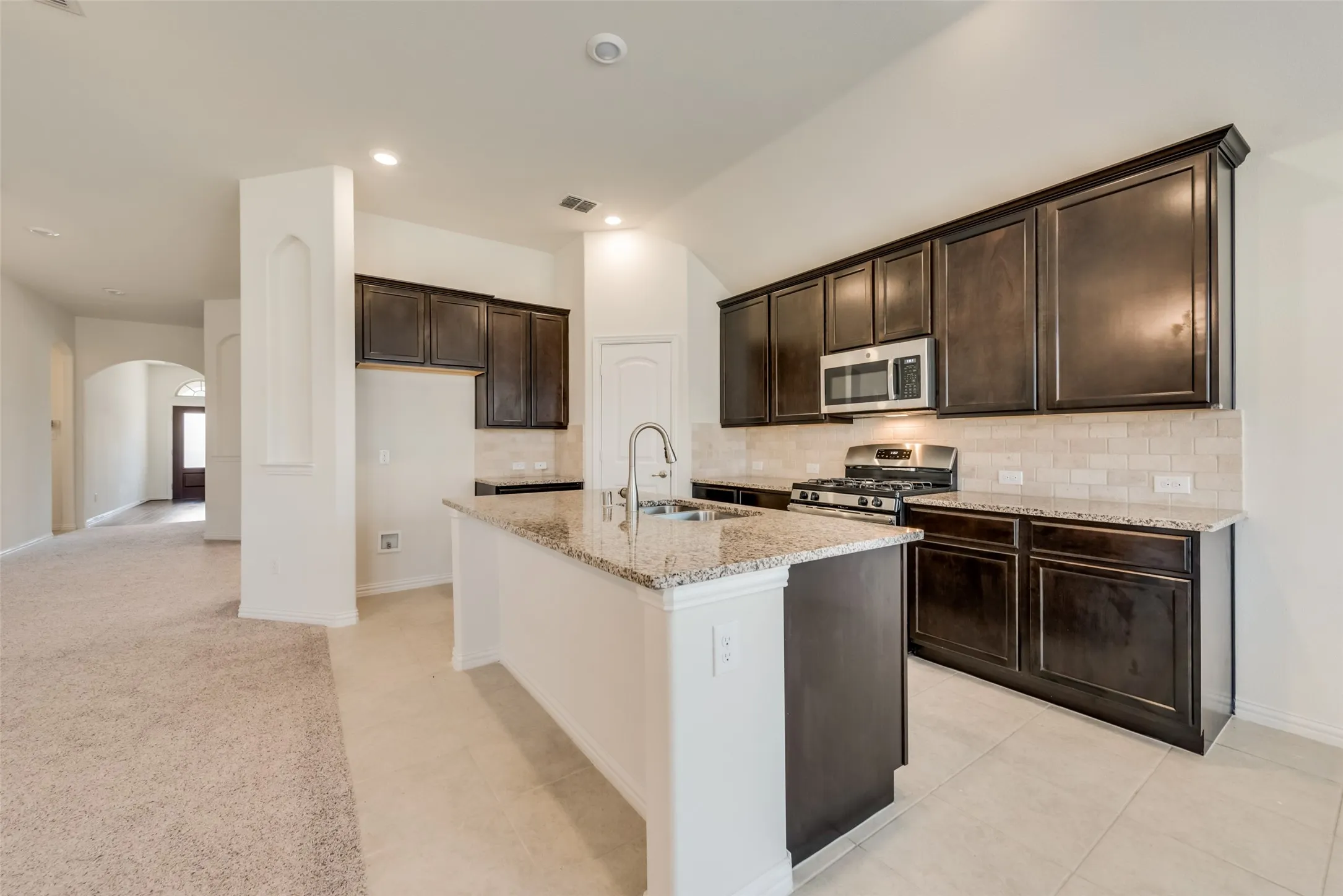 Single Family Residence For Rent in Tarrant County , 828 Sky Top Drive, Haslet, Texas 76052, 4 Bedroom, 3 Bathroom, 2 Garage spaces, 2,126 Sqft, built in 2018, mls#21381455, Real Estate Agent in Haslet, Homes For Rent in Tarrant county, Homes For Rent in Haslet, Realtor in Haslet Texas, Real Estate Brokerage Independent Realty Texas, Luminita Cordes Realtor