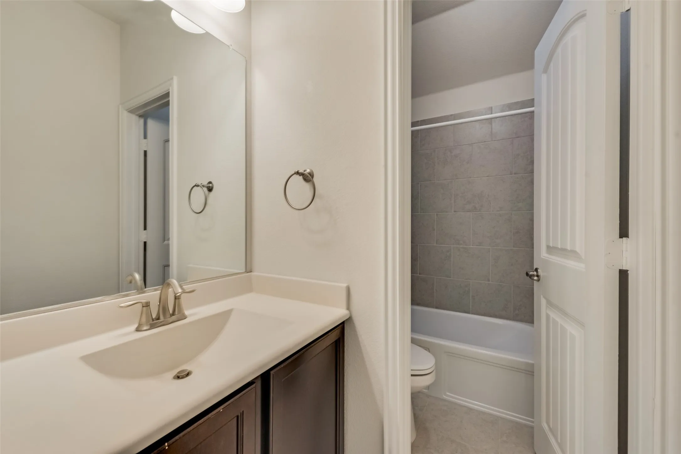 Single Family Residence For Rent in Tarrant County , 828 Sky Top Drive, Haslet, Texas 76052, 4 Bedroom, 3 Bathroom, 2 Garage spaces, 2,126 Sqft, built in 2018, mls#21381455, Real Estate Agent in Haslet, Homes For Rent in Tarrant county, Homes For Rent in Haslet, Realtor in Haslet Texas, Real Estate Brokerage Independent Realty Texas, Luminita Cordes Realtor