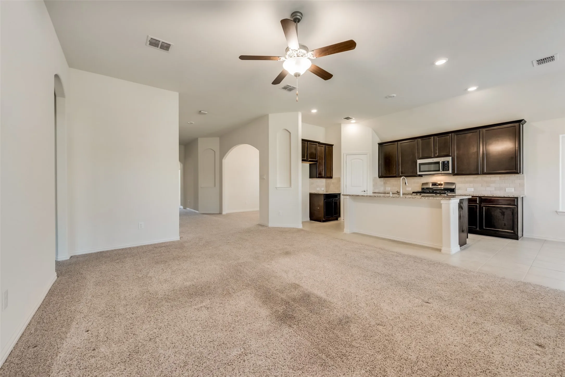 Single Family Residence For Rent in Tarrant County , 828 Sky Top Drive, Haslet, Texas 76052, 4 Bedroom, 3 Bathroom, 2 Garage spaces, 2,126 Sqft, built in 2018, mls#21381455, Real Estate Agent in Haslet, Homes For Rent in Tarrant county, Homes For Rent in Haslet, Realtor in Haslet Texas, Real Estate Brokerage Independent Realty Texas, Luminita Cordes Realtor