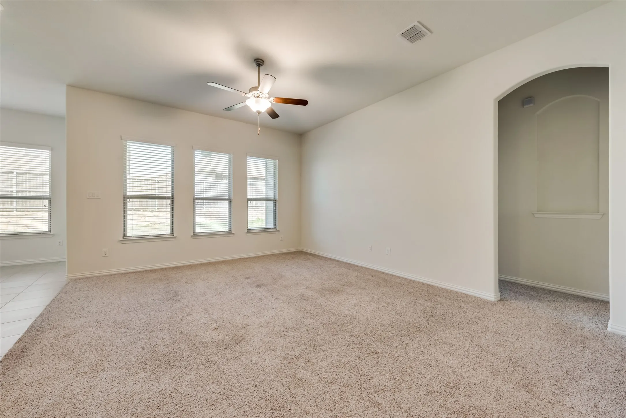 Single Family Residence For Rent in Tarrant County , 828 Sky Top Drive, Haslet, Texas 76052, 4 Bedroom, 3 Bathroom, 2 Garage spaces, 2,126 Sqft, built in 2018, mls#21381455, Real Estate Agent in Haslet, Homes For Rent in Tarrant county, Homes For Rent in Haslet, Realtor in Haslet Texas, Real Estate Brokerage Independent Realty Texas, Luminita Cordes Realtor
